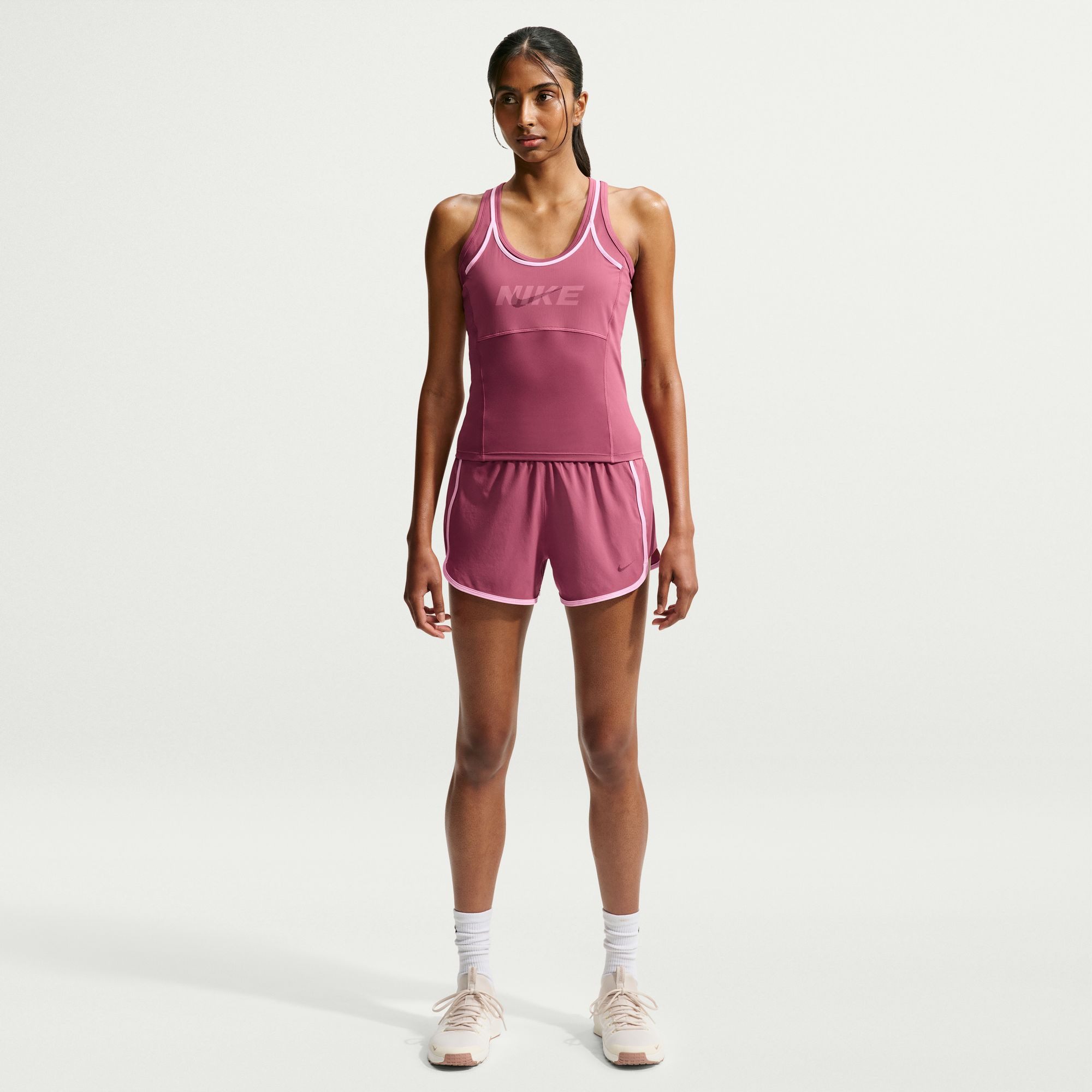 Nike Trainingsshorts Nike One Women's Dri-FIT Shorts mit Dri-FIT-Technologie