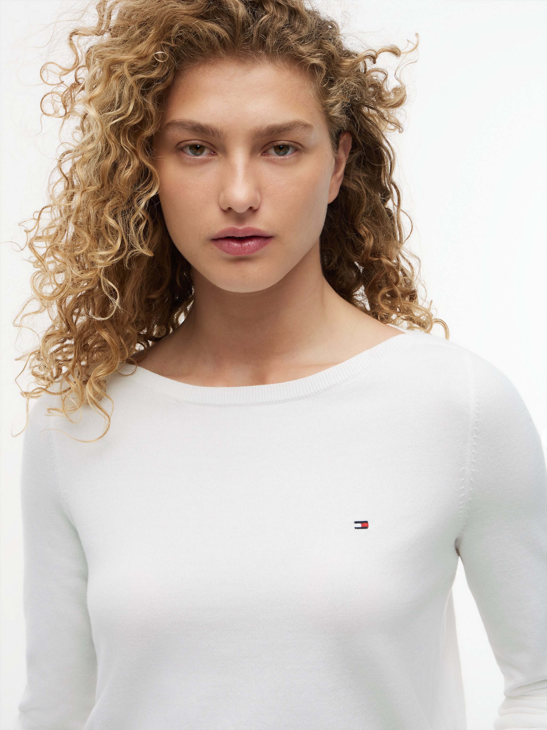 Tommy Hilfiger Strickpullover CO JERSEY STITCH V-NECK SWEATER mit Tommy Hilfiger Logo-Flag, U-Boot-Ausschnitt