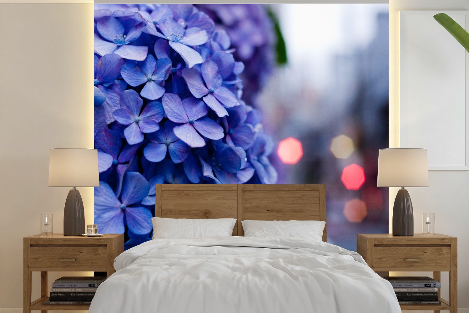 MuchoWow Fototapete Nahaufnahme einer blauen Hortensie und einer Stadt im Hintergrund, Matt, bedruckt, (5 St), Vinyl Tapete für Wohnzimmer oder Schlafzimmer, Wandtapete