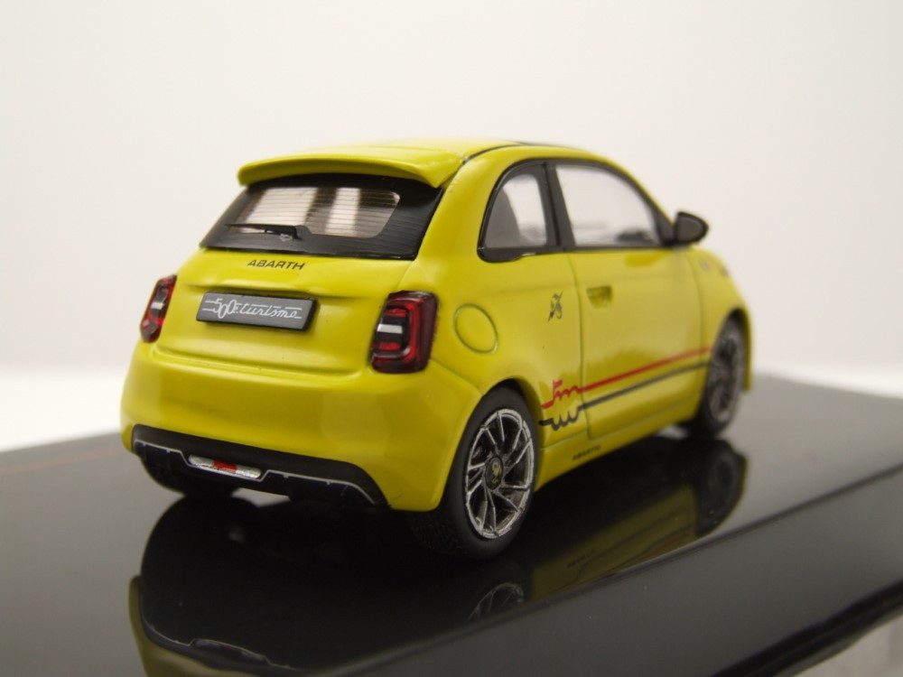 ixo Models Modellauto Fiat 500e Abarth 2024 gelb, Maßstab 1:43
