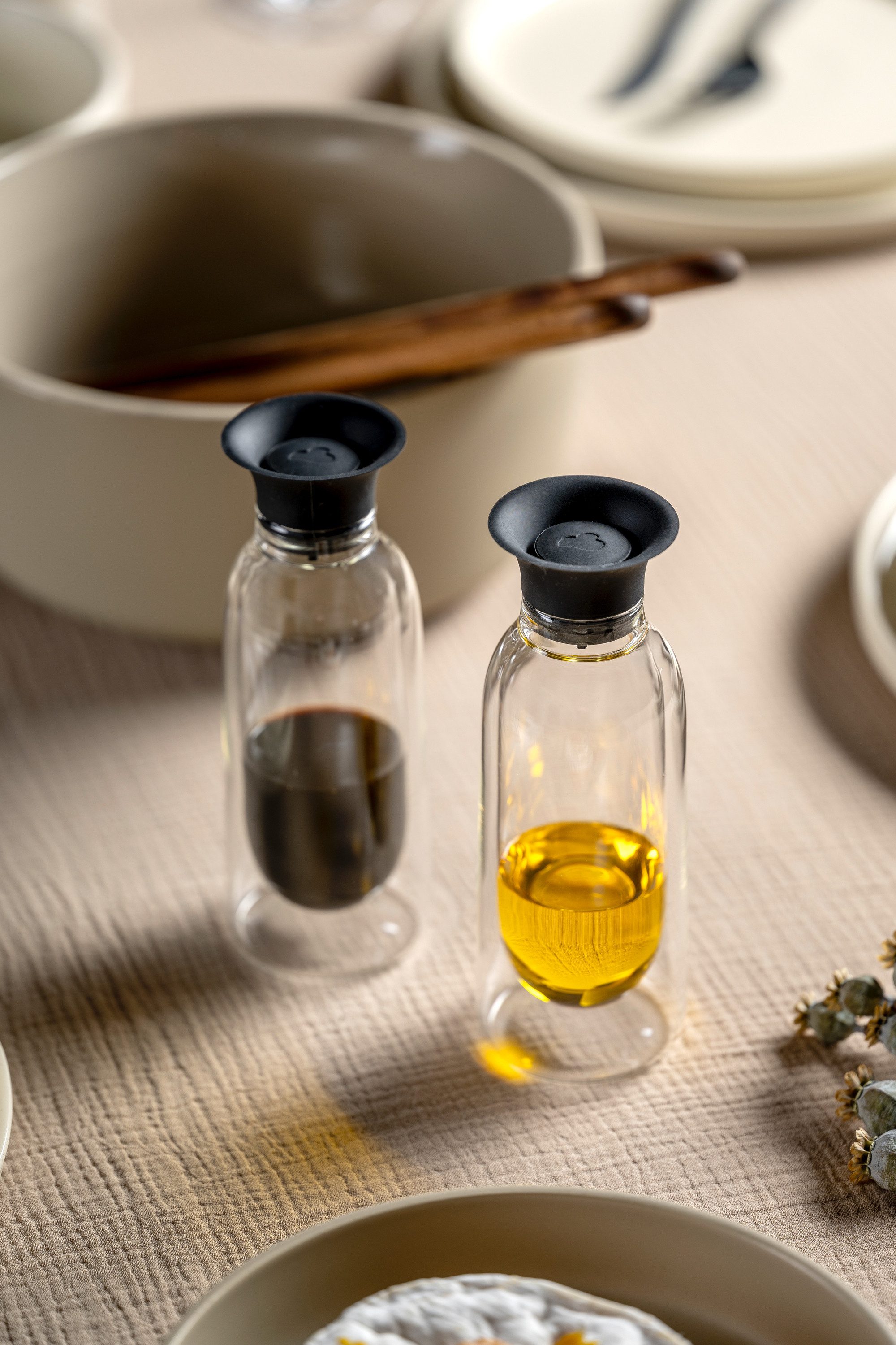 LEONARDO Menage-Set Essig- und Ölflasche DUO, 2er Set, (Set, 2-tlg), aus doppelwandigem Glas mit Silikondeckel