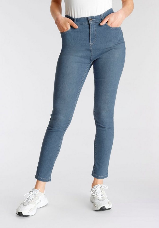 wonderjeans High-waist-Jeans, Eine Größe kleiner bestellt, schmiegt sich  die Hose an den Körper und formt ihn
