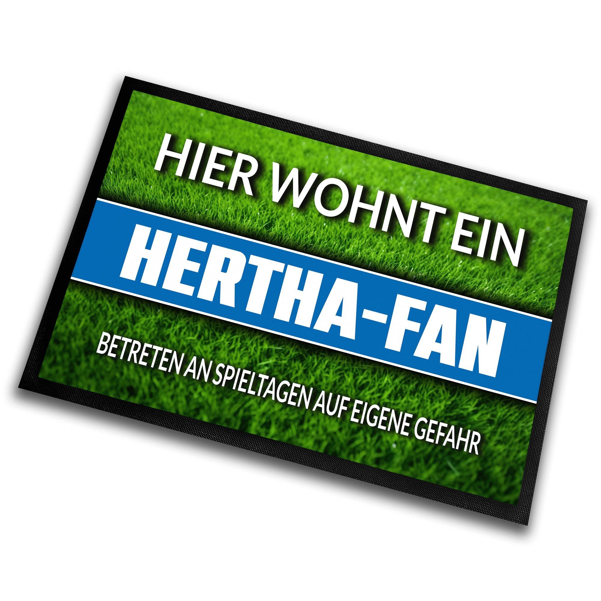 Herzbotschaft Fußmatte Hier wohnt ein Hertha Fan - Betreten an Spieltagen auf eigene Gefahr!, Rasenoptik Türmatte für Fußballfans, 60x40cm, für innen und außen