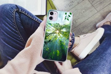 MuchoWow Handyhülle Die Sonne scheint durch die Wälder eines Regenwaldes in Malaysia, Handyhülle Apple iPhone 11, Smartphone-Bumper, Print, Handy