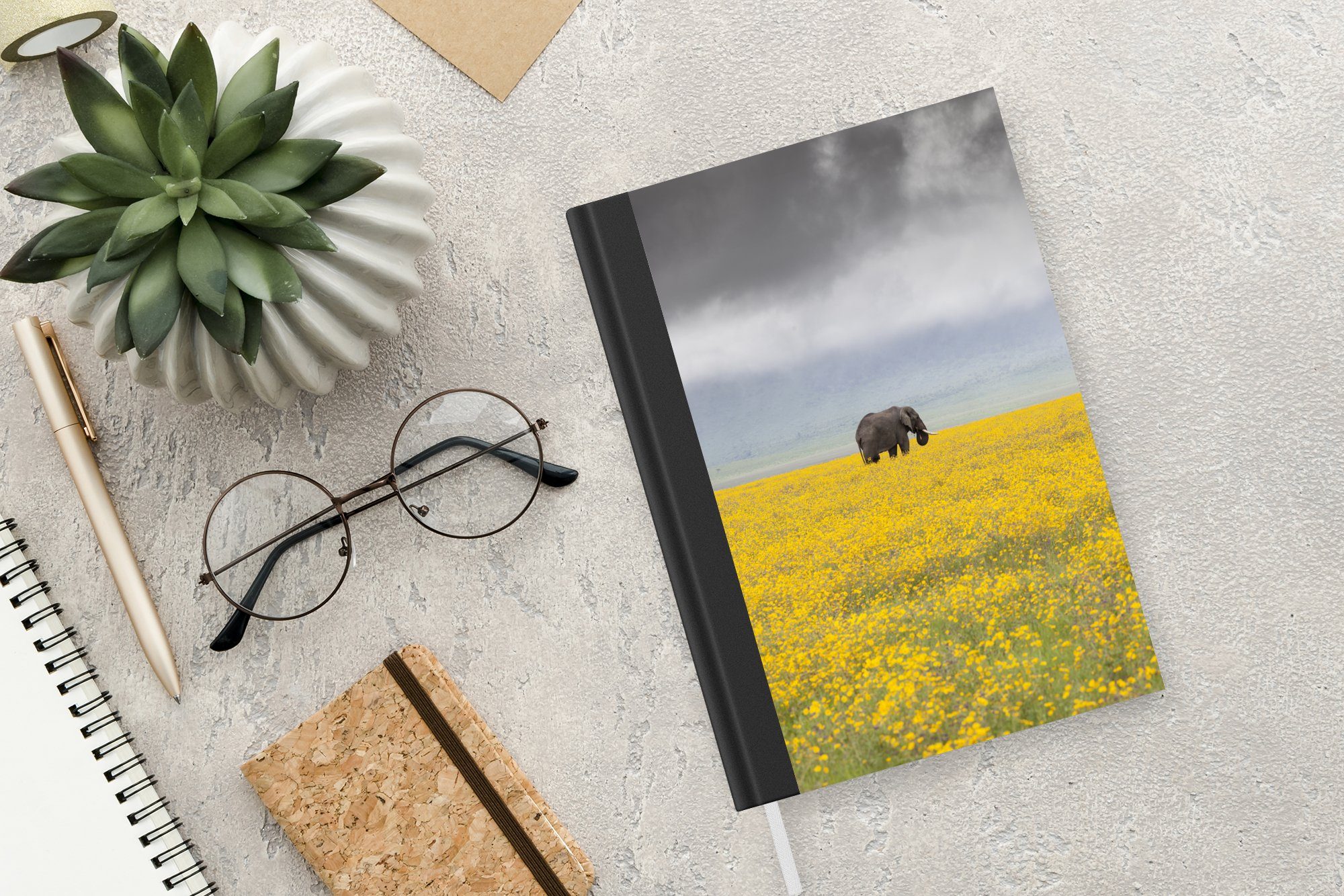 Notizheft, Notizbuch - Haushaltsbuch A5, Tagebuch, - Natur - Seiten, Blumen - 98 Tiere, Elefant Gelb MuchoWow Journal, Merkzettel,