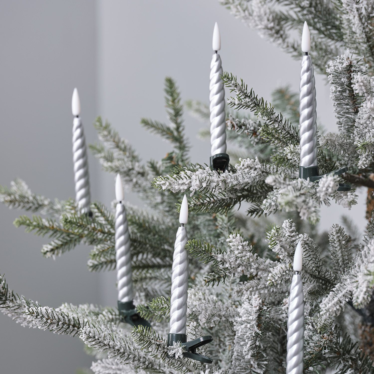 Lights4fun LED-Christbaumkerzen 10er Set TruGlow Weihnachtsbaumkerzen Silber