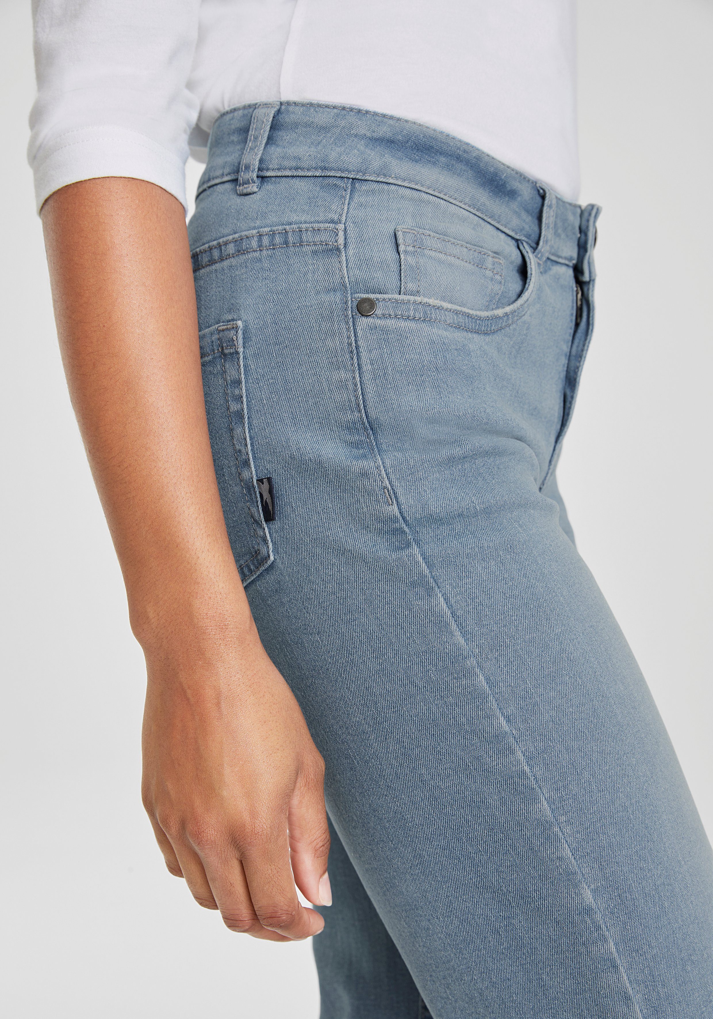 Arizona Weite Jeans weite Beinform, Used-Look-Waschung, hohe Taille