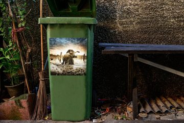 MuchoWow Wandsticker Ein Hund vollendet seine Jagd mit einer Ente im Maul (1 St), Mülleimer-aufkleber, Mülltonne, Sticker, Container, Abfalbehälter