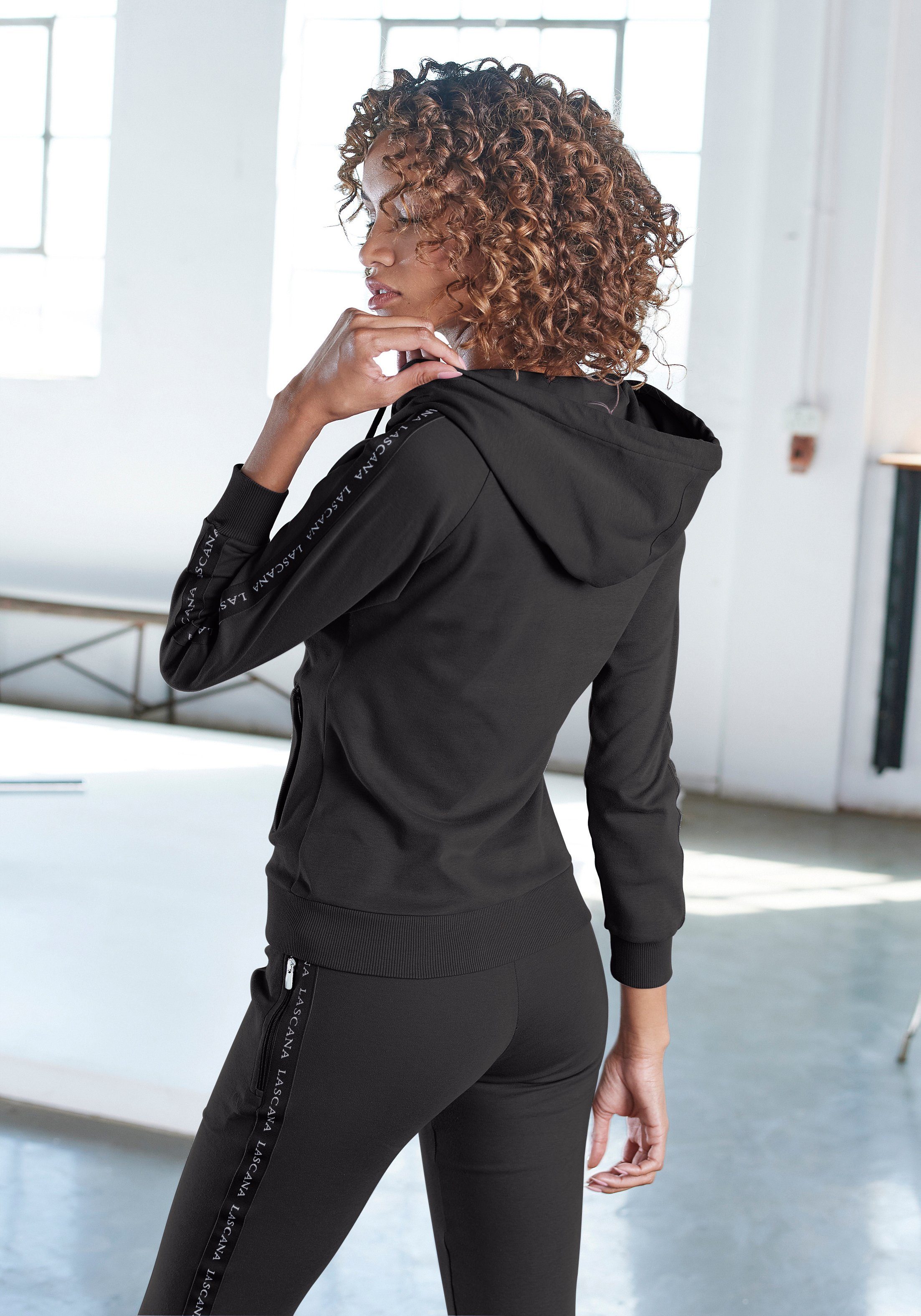 LASCANA ACTIVE Trainingsjacke mit den an Ärmeln Logo Tape schwarz