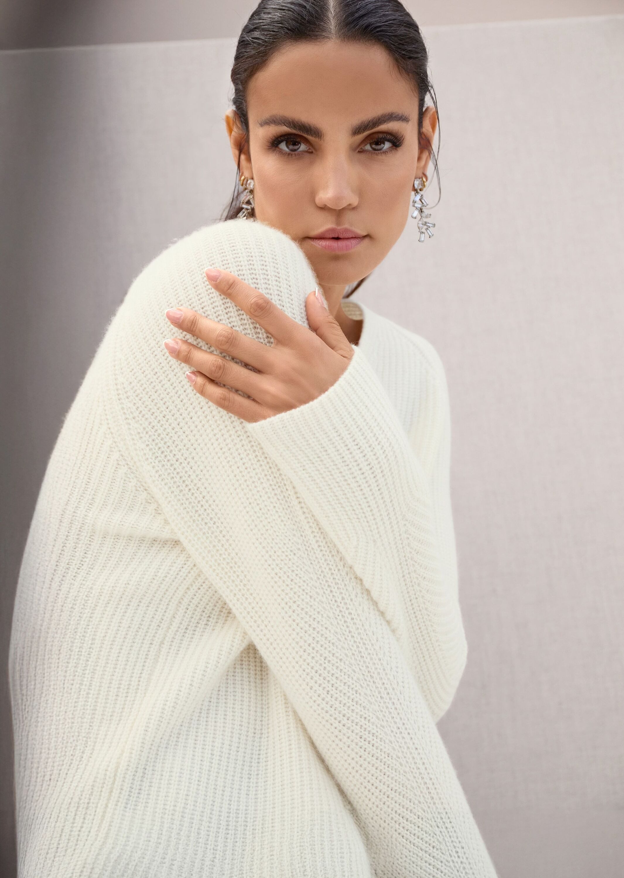 Strickpullover Lässiger Wollpullover mit V-Ausschnitt