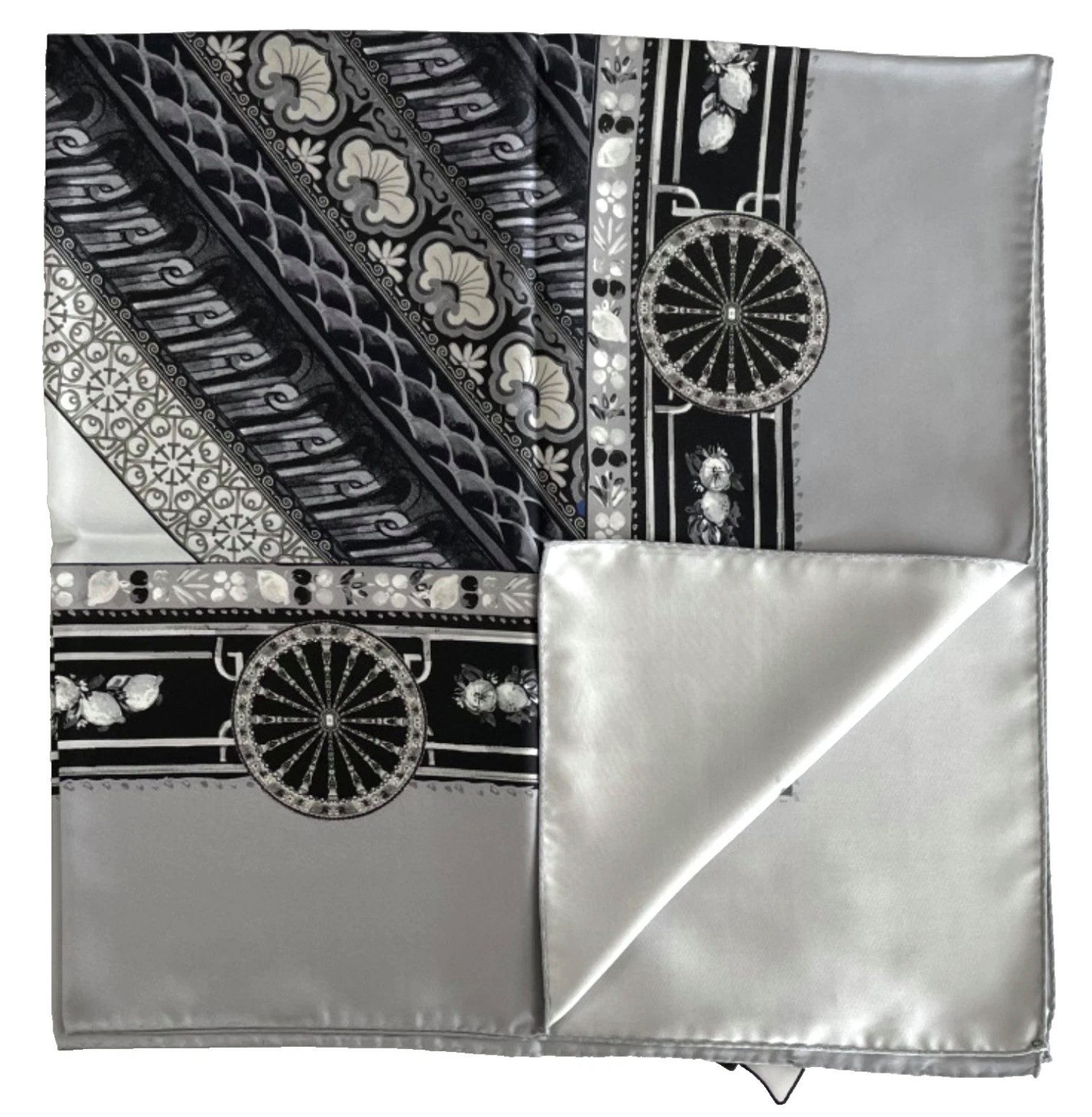 DOLCE & GABBANA Seidenschal Schal Tuch Foulard Barocke Eleganz, Ob als Halstuch, Haarband oder Schultertuch getragen