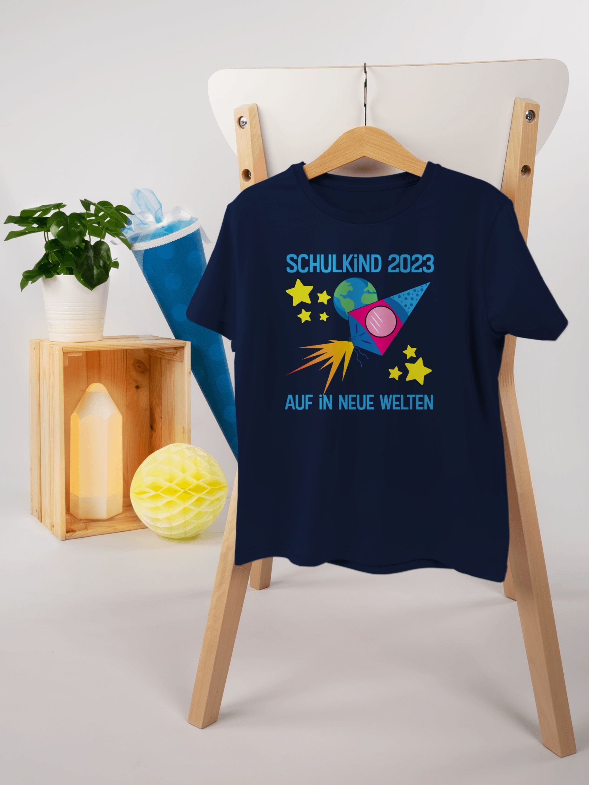 I Welten in 1 Blau Einschulung Auf Schulkind 2023 T-Shirt neue Navy Shirtracer Schulanfang Junge Geschenke