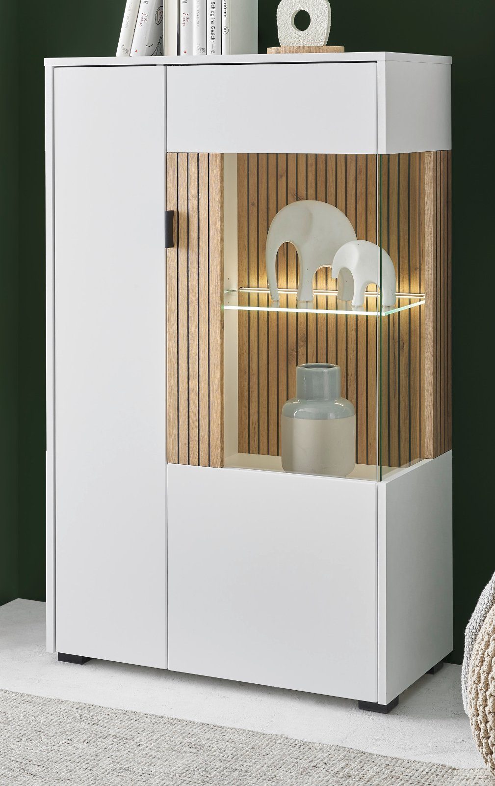 Furn.Design Standvitrine Merced (Highboard in weiß mit Eiche, 75 x 125 cm) Soft-Close, mit Staboptik