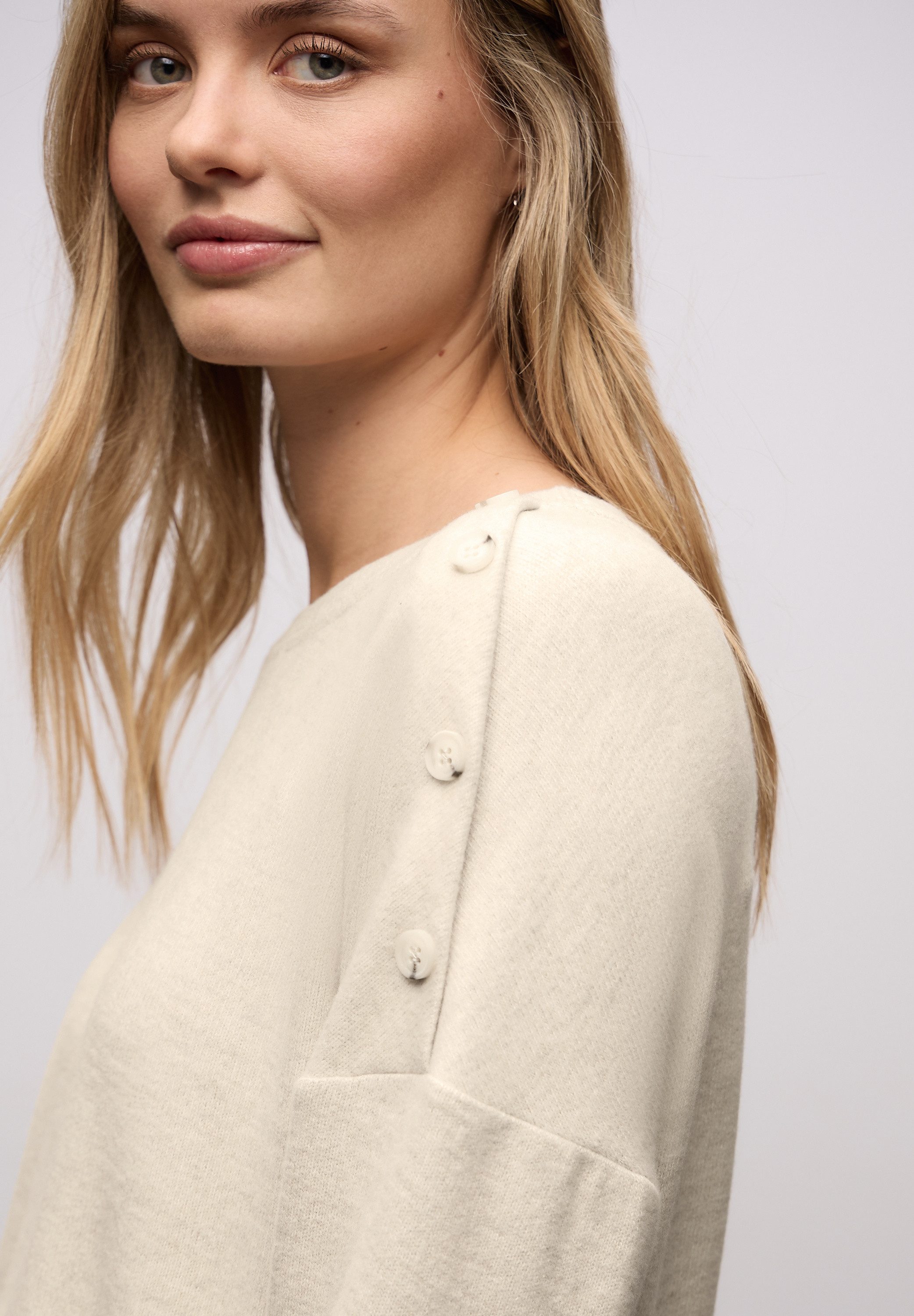 STREET ONE Strickpullover Knopfdetail an den Schultern und im Melange-Look