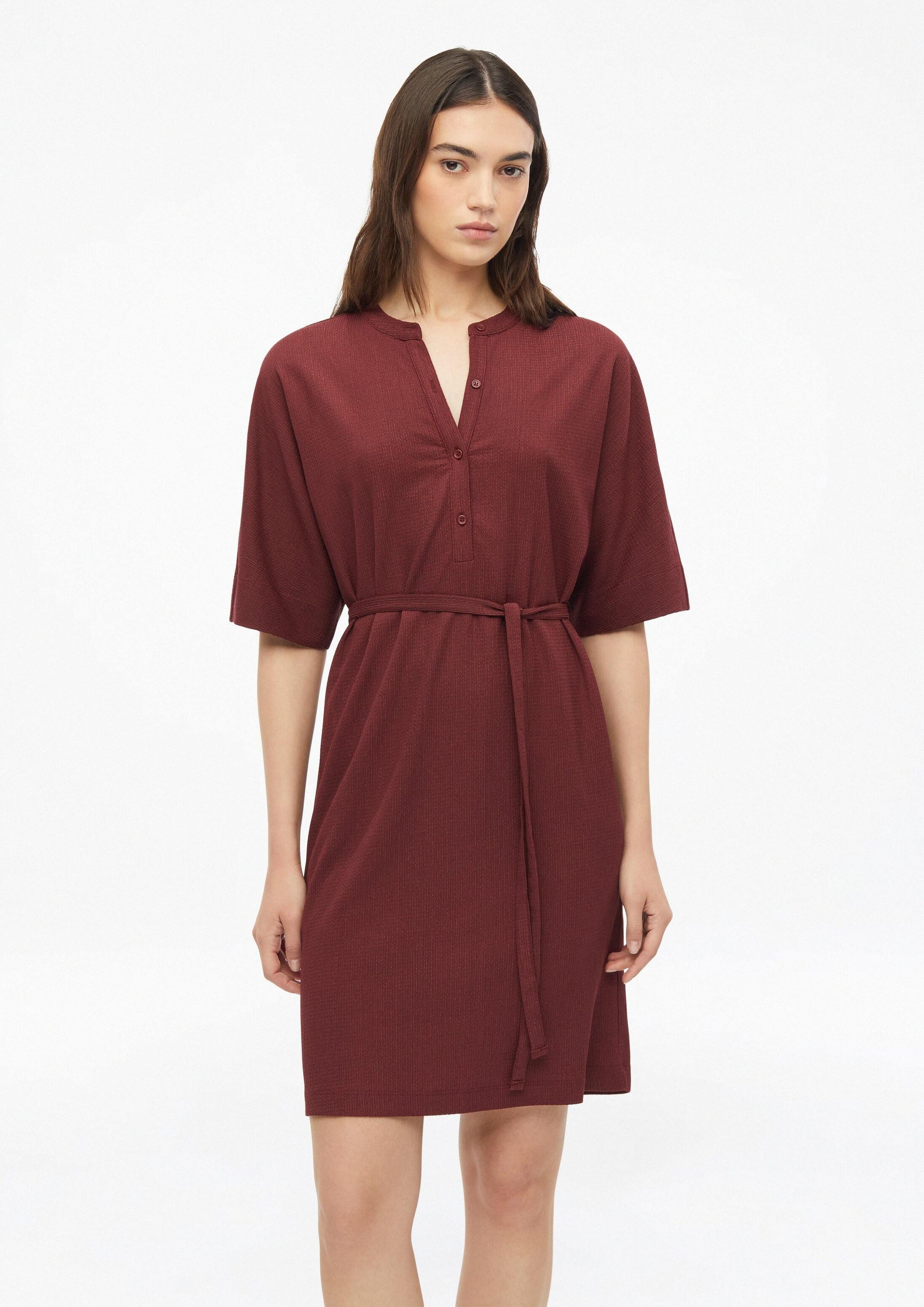 s.Oliver Midikleid Kleid Strukturiertes Jersey-Kleid mit Gürtel und Knopfleiste