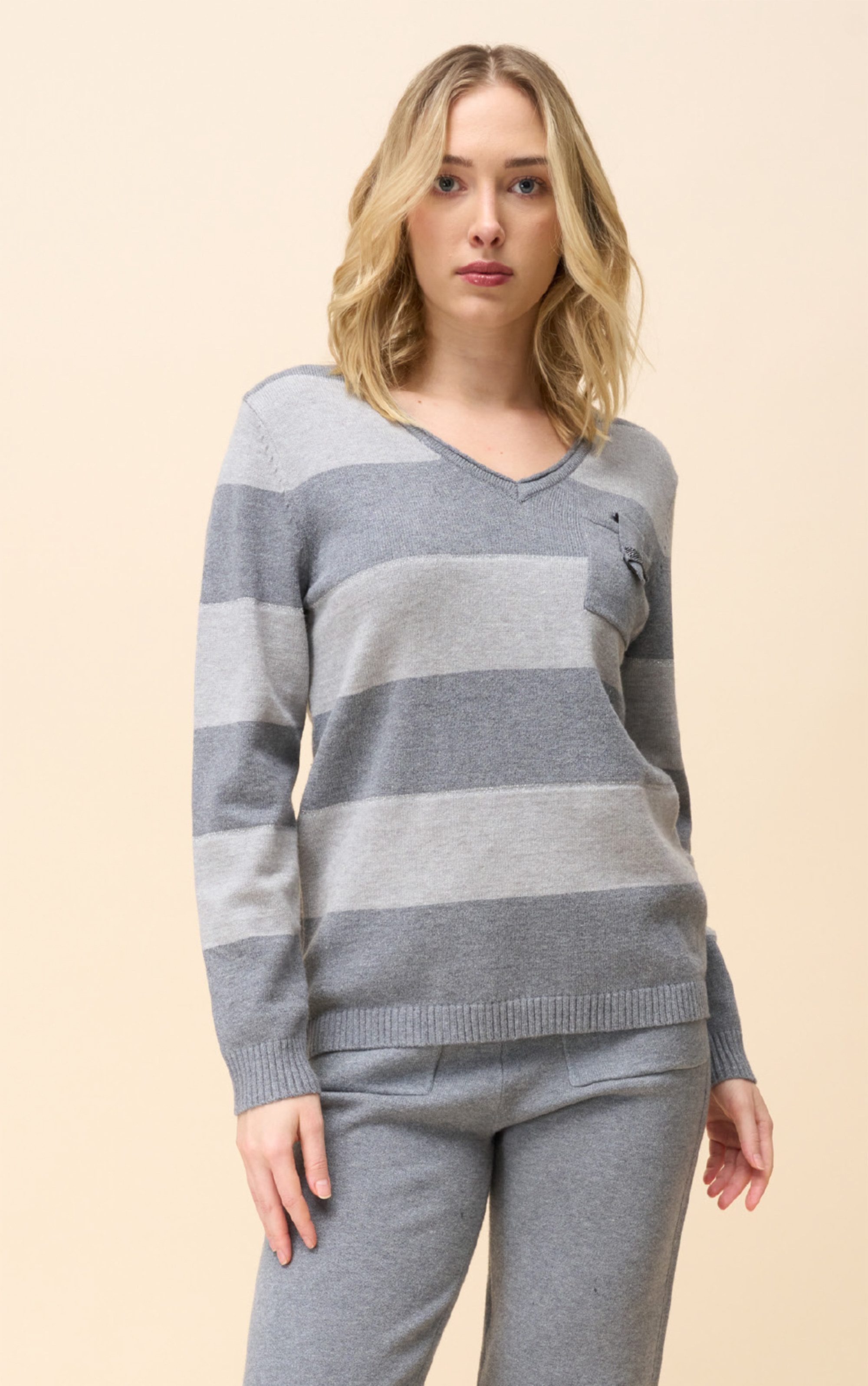 Passioni Strickpullover mit Taschendetail und Strasssteinen günstig online kaufen