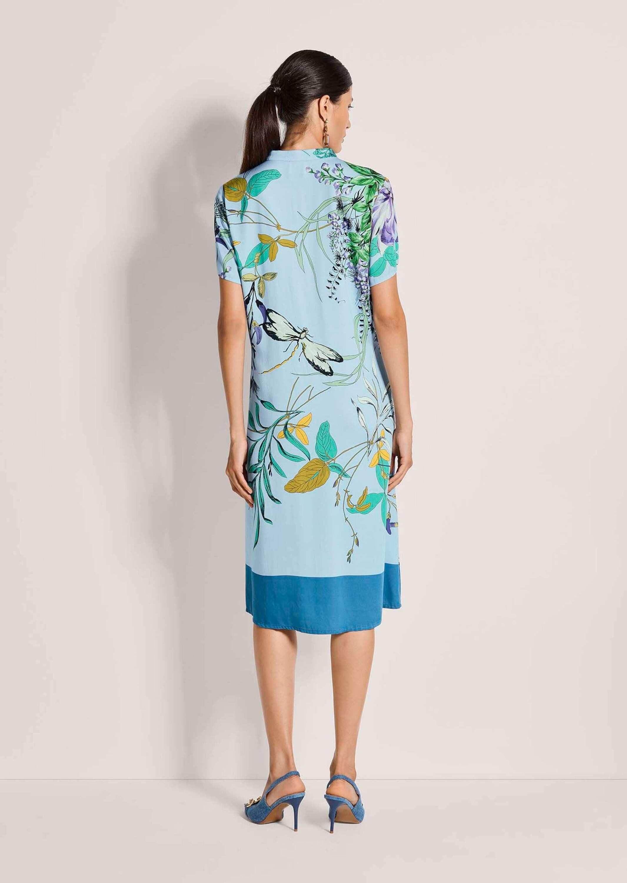 MADELEINE Midikleid Druckkleid mit floralem Muster Midikleid mit Stehkragen, V-Ausschnitt, Kurzarm und Knielänge