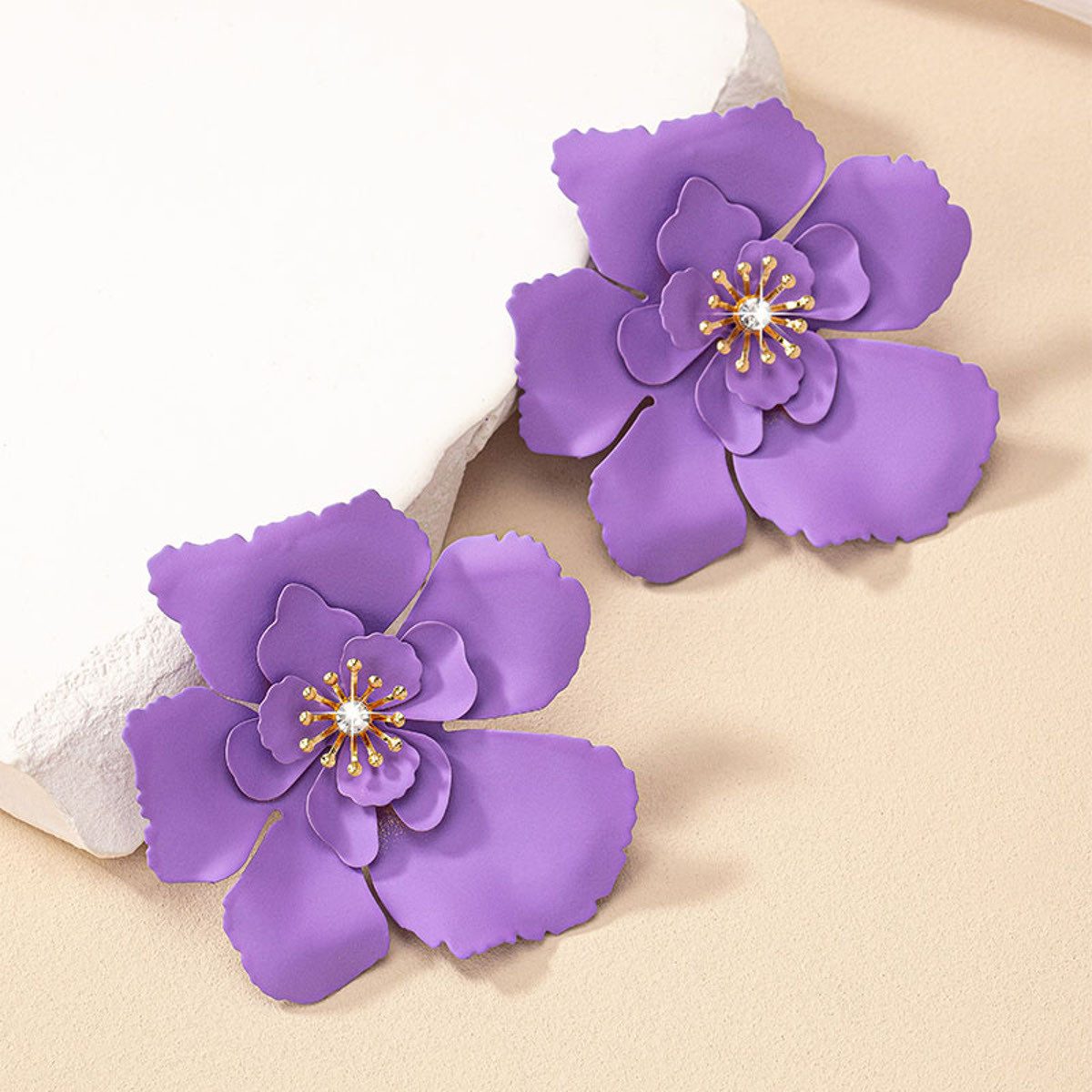 KARMA Paar Ohrstecker Damen Blüten bunt verschiedene Farben Ohrschmuck modern (2-tlg., Blumenohrringe Blumenohrstecker), Damenschmuck Ohrringe Damenohrstecker