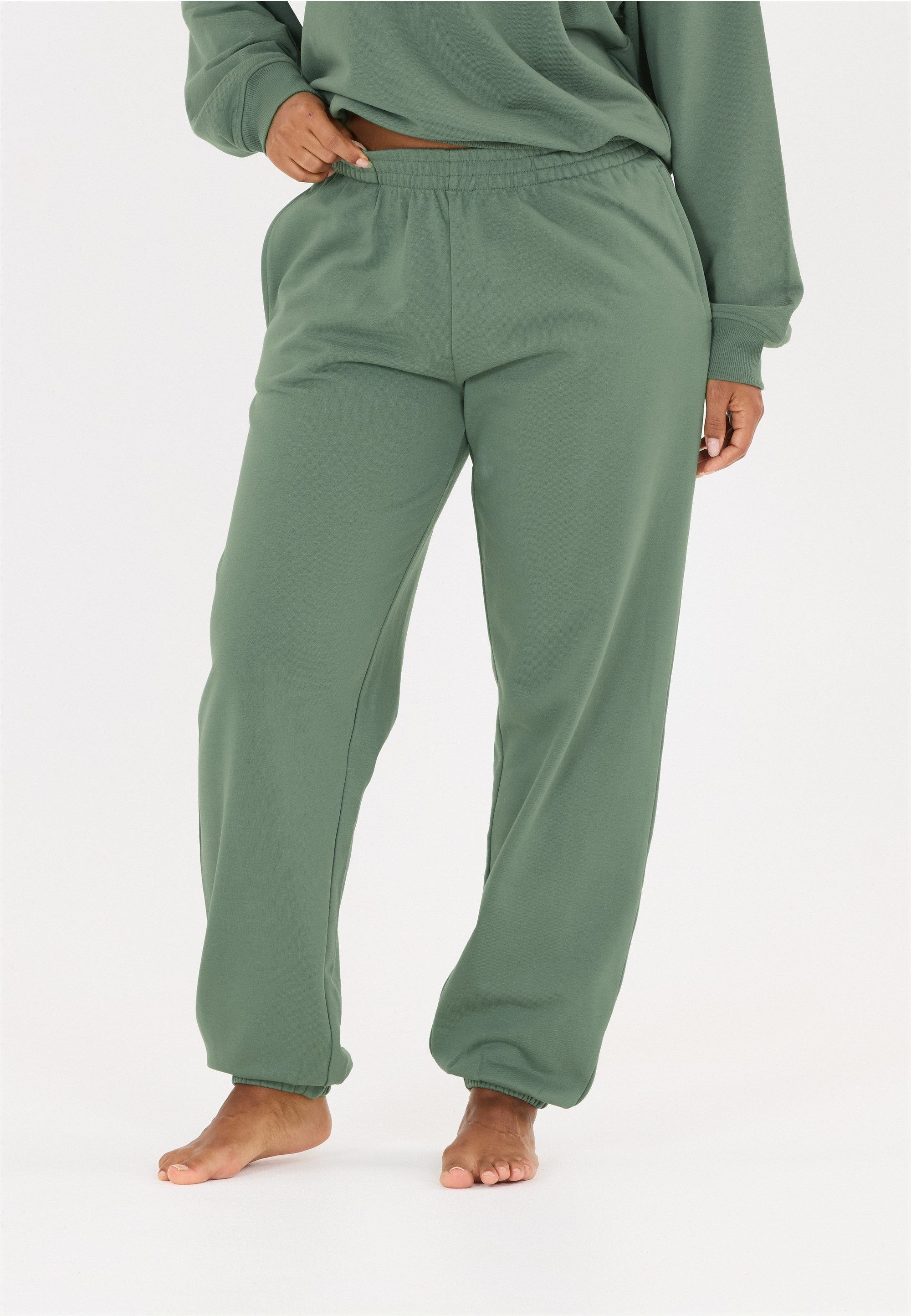 ATHLECIA Sweathose Crecy im entspannten und weichen Design