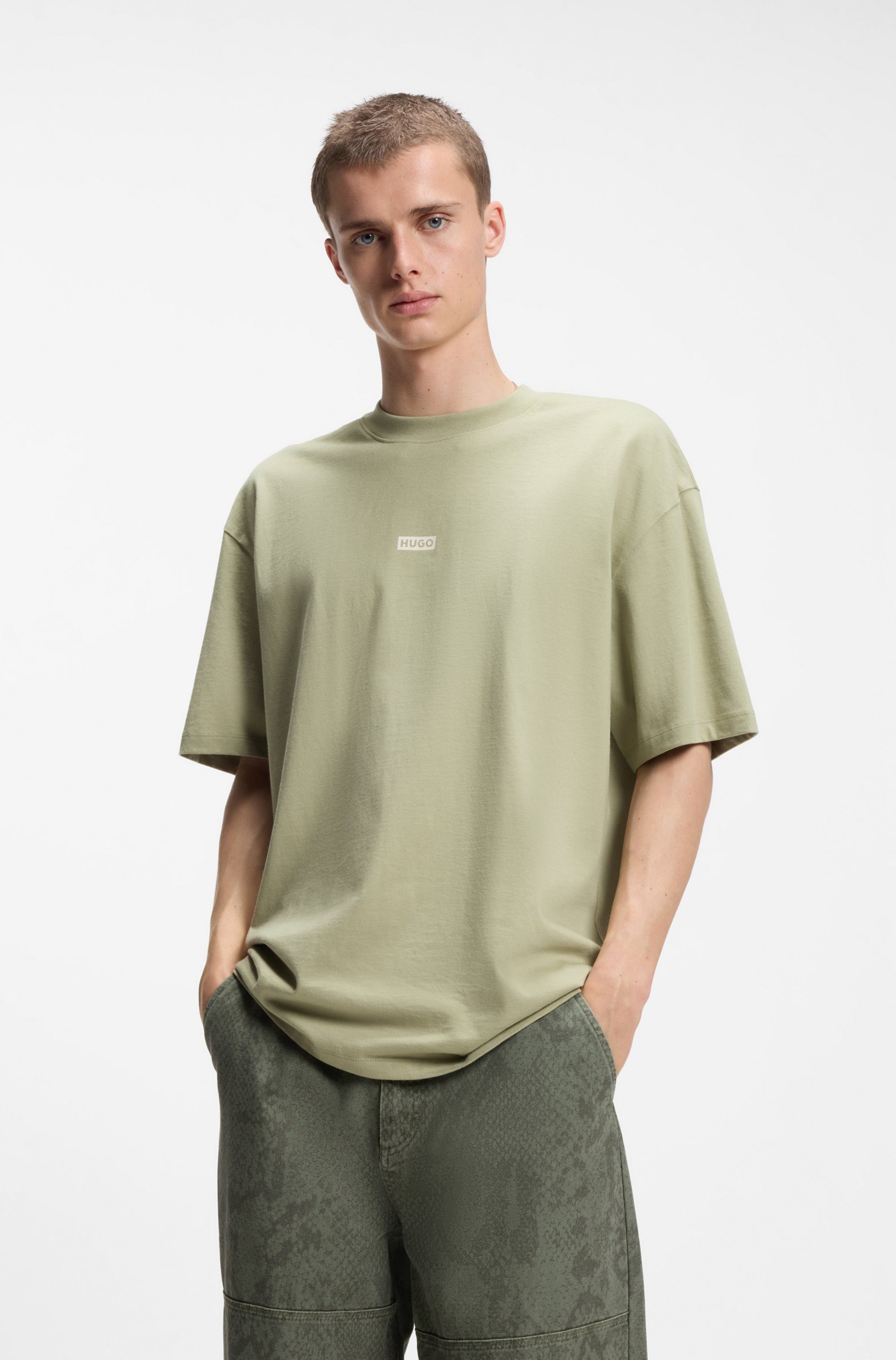 HUGO T-Shirt Nalono mit Logodruck, Oversized Look mit Backprint