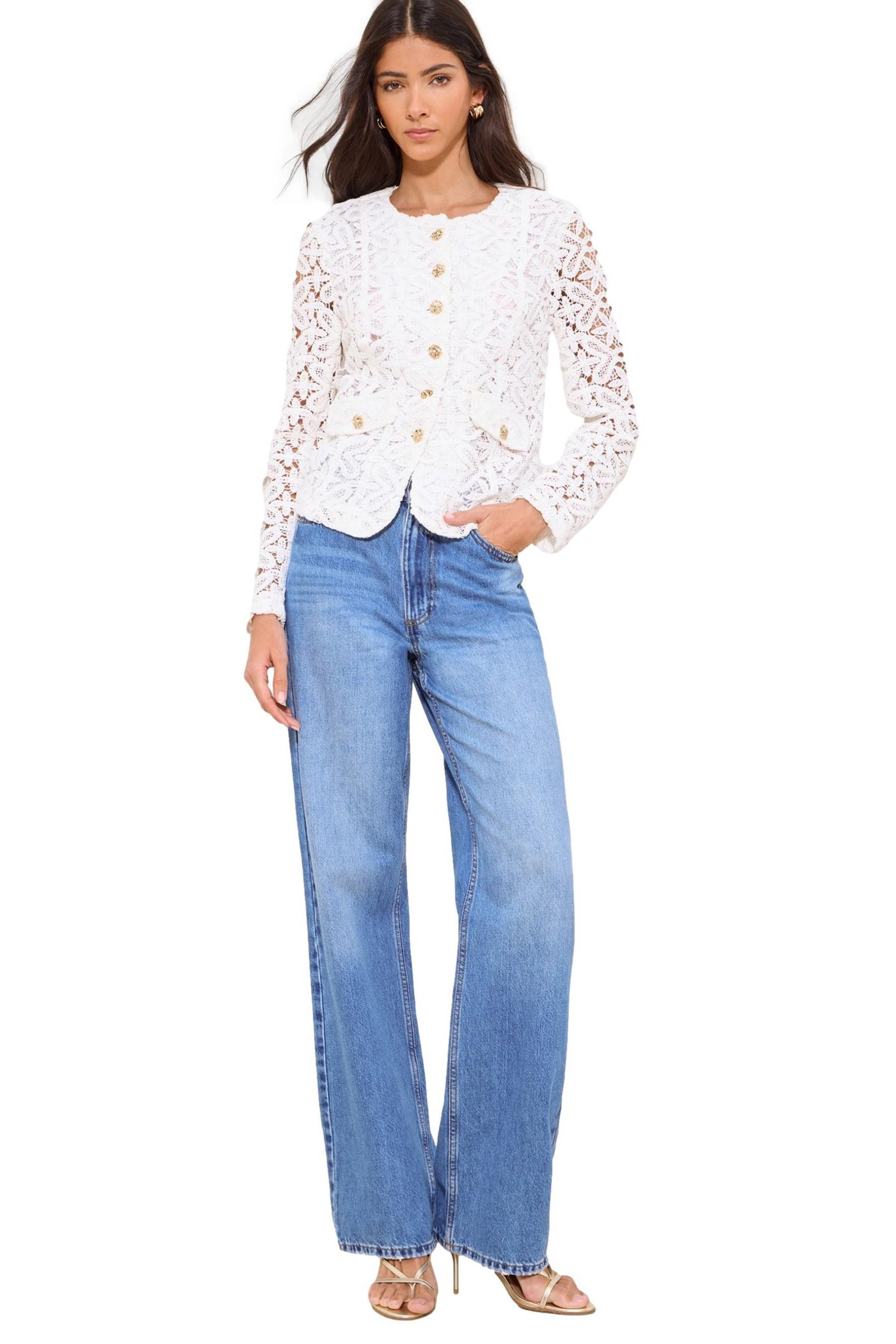 LIPSY Blusenjacke Lipsy Jacke ohne Kragen mit Häkelbesatz (1-St)