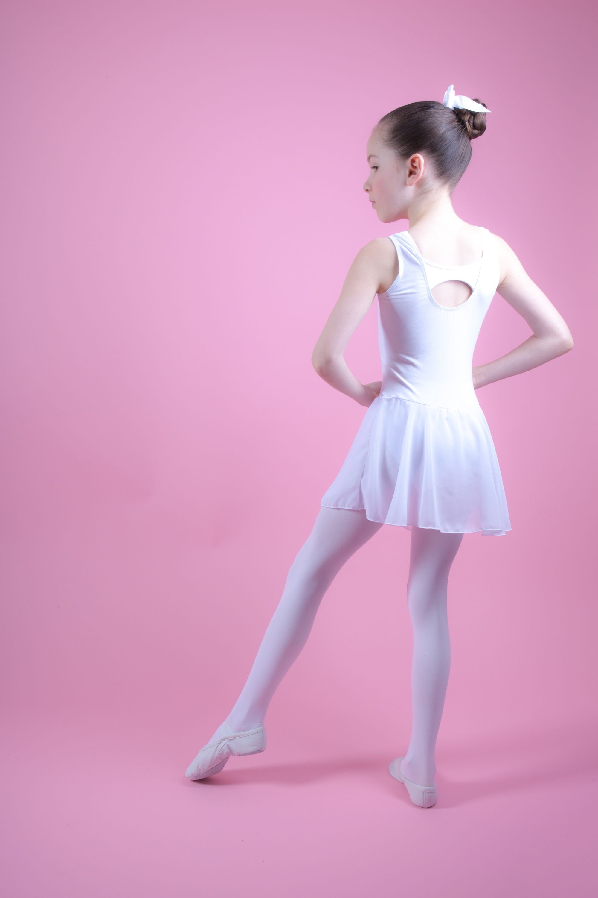tanzmuster Chiffonkleid Ballettkleid Bella aus weicher Baumwolle Ballettbody mit Schlüssellochausschnitt für Mädchen fürs Kinder Ballett – Bild 5 von 5