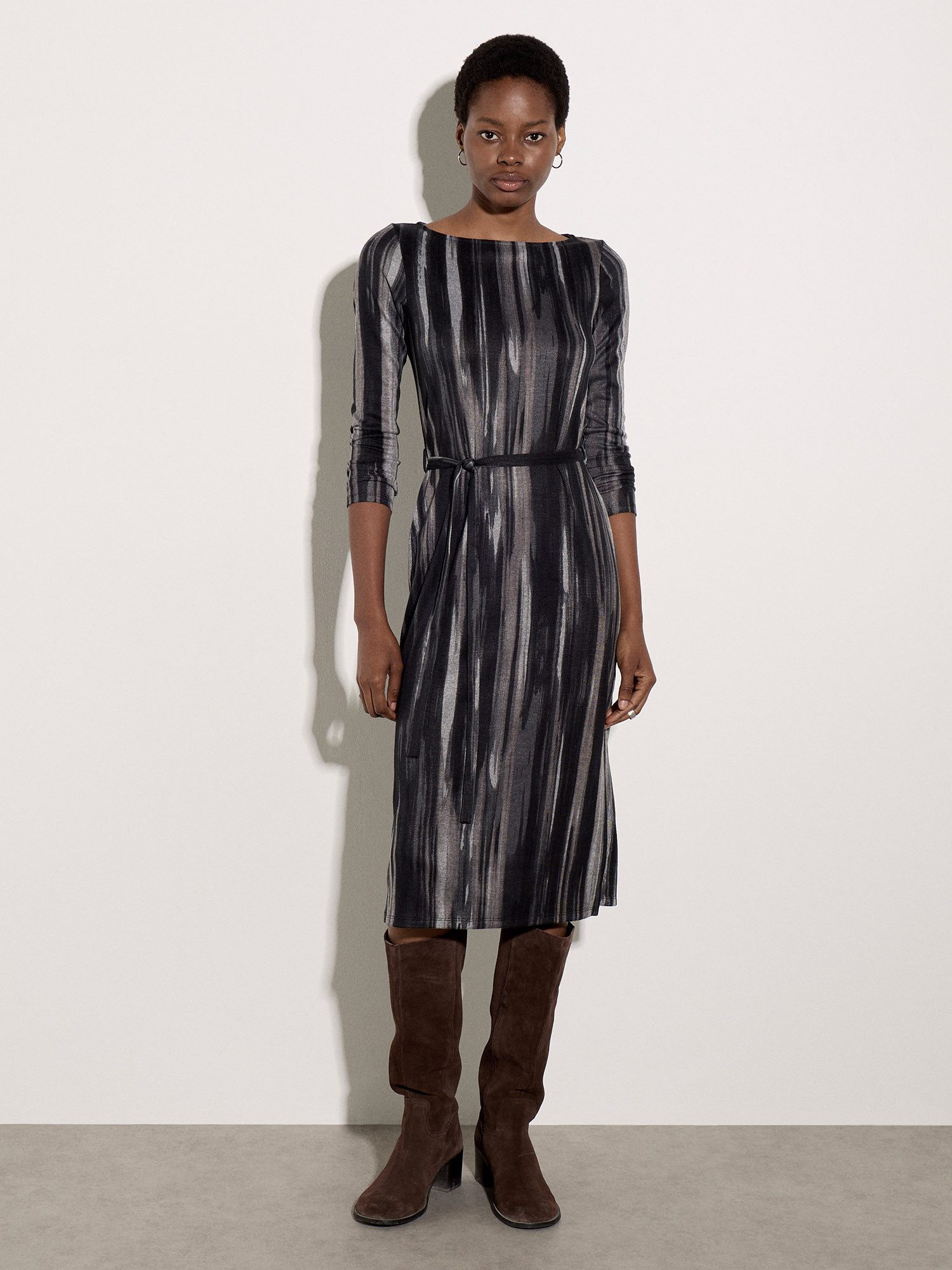 Apricot Strickkleid Midikleid (2-tlg., mit Stoffgürtel) mit Streifen