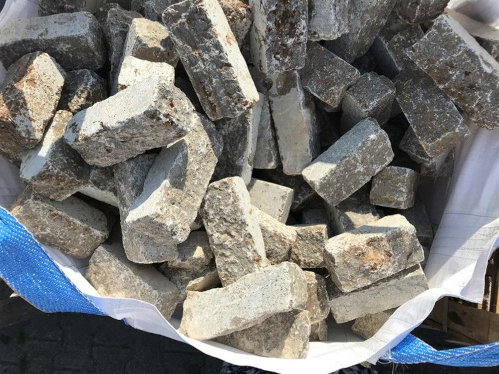 Thumbnail - Blümelhuber Stein Pflastersteine - Reihenpflaster - gespalten & antik getrommelt - 960kg