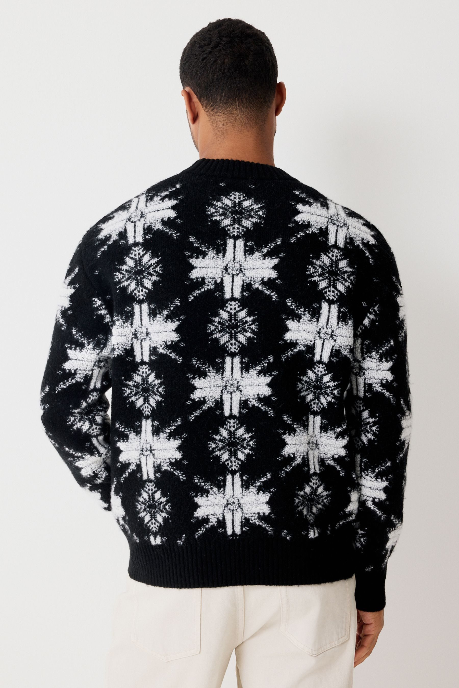 Next Rundhalspullover Regular Fit Rundhalspullover mit Schneeflocken (1-tlg)