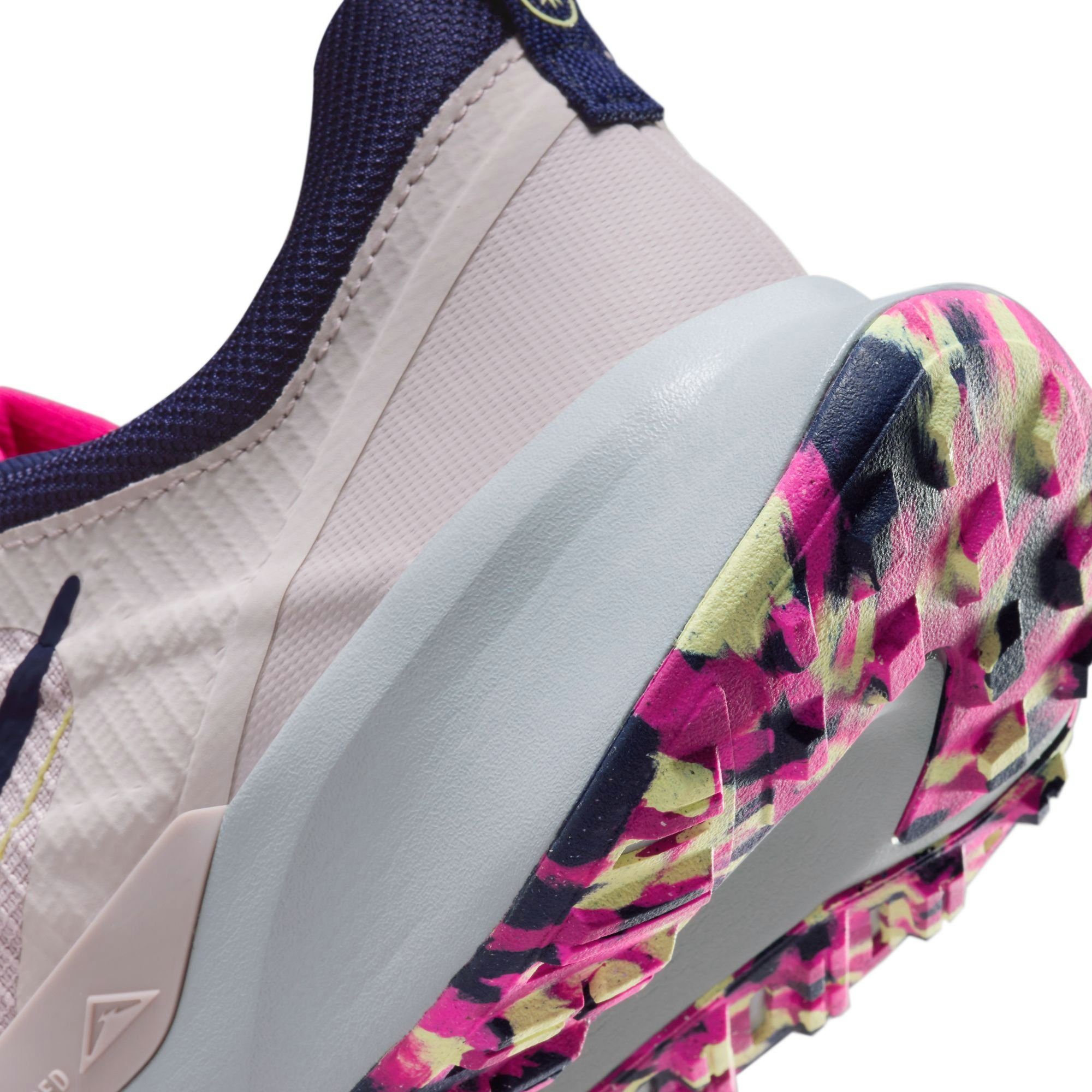 Nike TRAIL TRAIL JUNIPER 2 rosa Trailrunningschuh