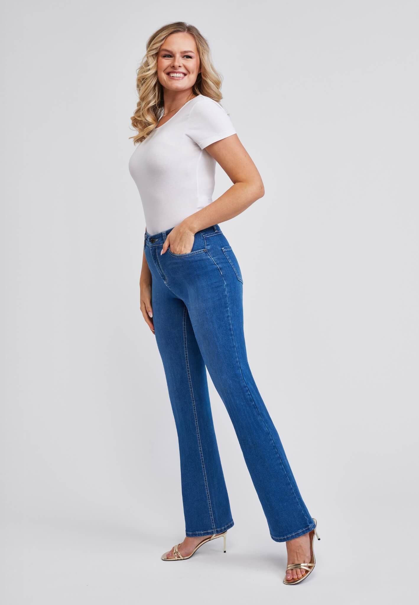 wonderjeans Bootcut-Jeans Ultimativ bequem auch im Sitzen – Bild 3 von 4