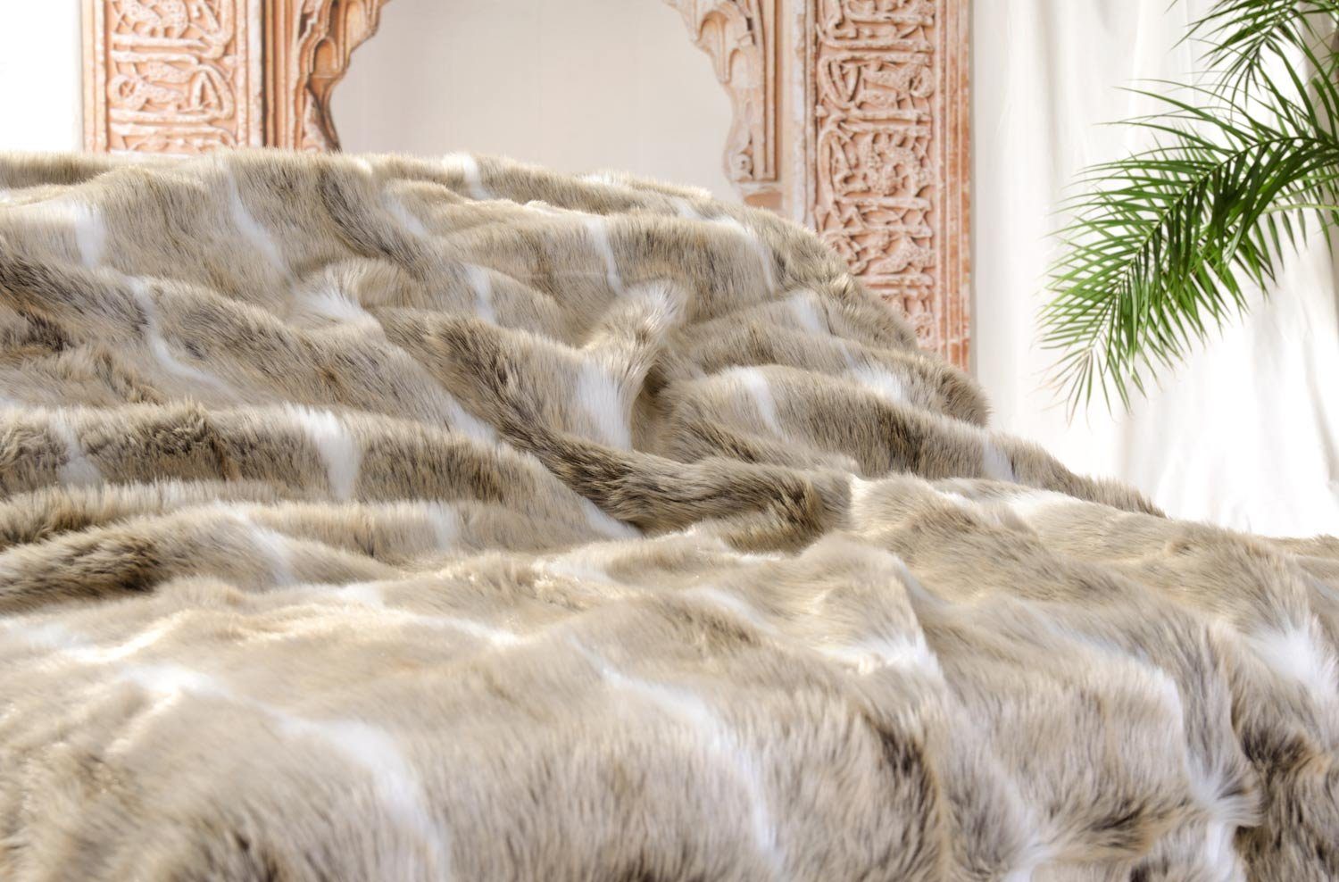 Wohndecke Felldecke (Kunstfell) Gazelle in grau-braun und weiß, Wohnen und günstig online kaufen