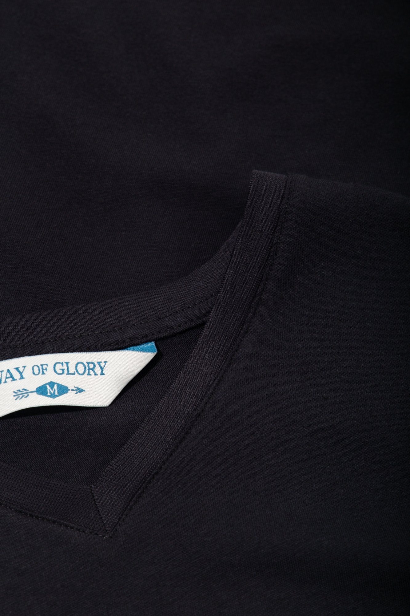 Glory mit Way V-Ausschnitt of T-Shirt schwarz