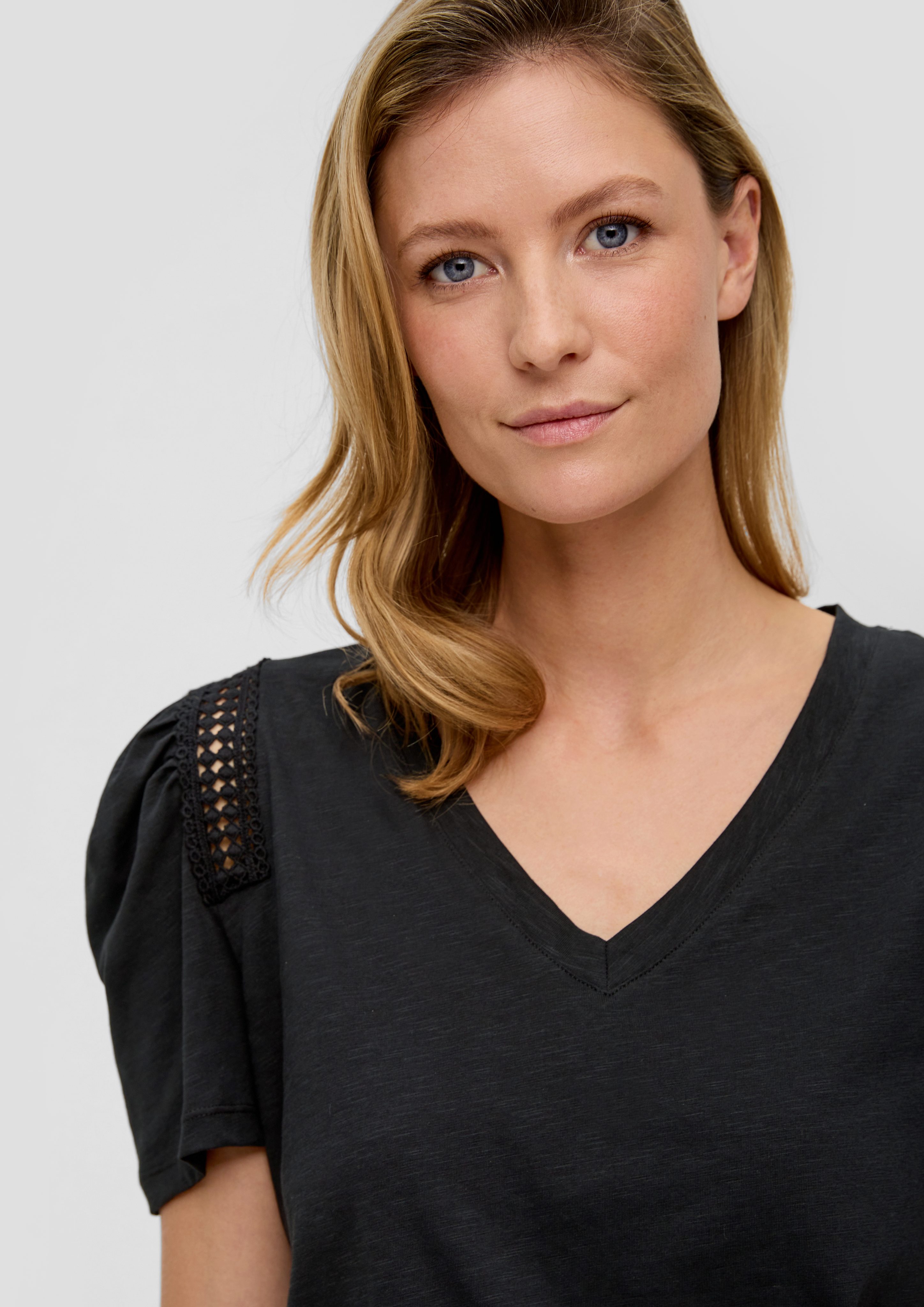 s.Oliver Kurzarmshirt Baumwoll-Shirt mit Spitzenbesatz an günstig online kaufen