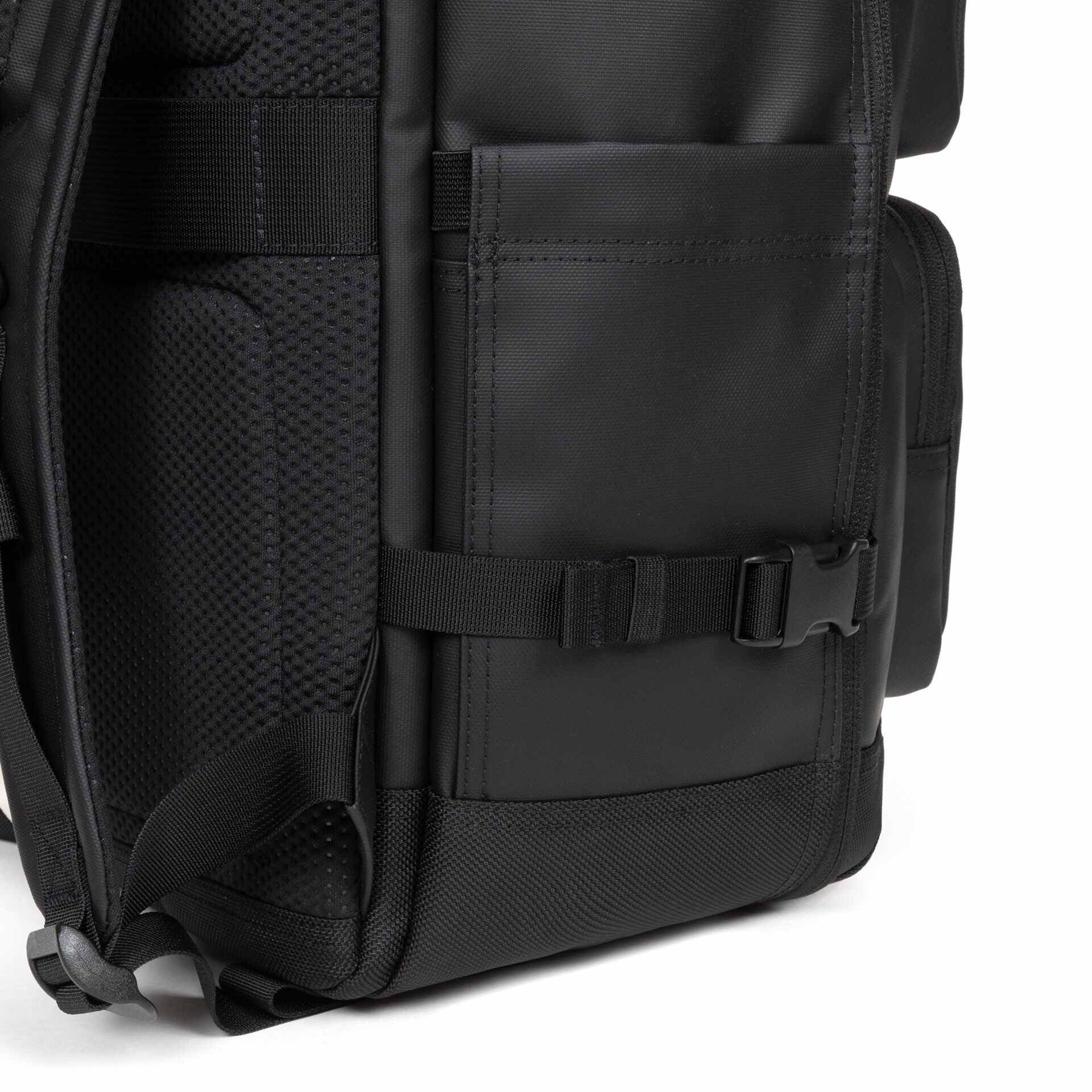 Eastpak Rucksack Tecum Cabin Cnnct - schwarz 22 Liter