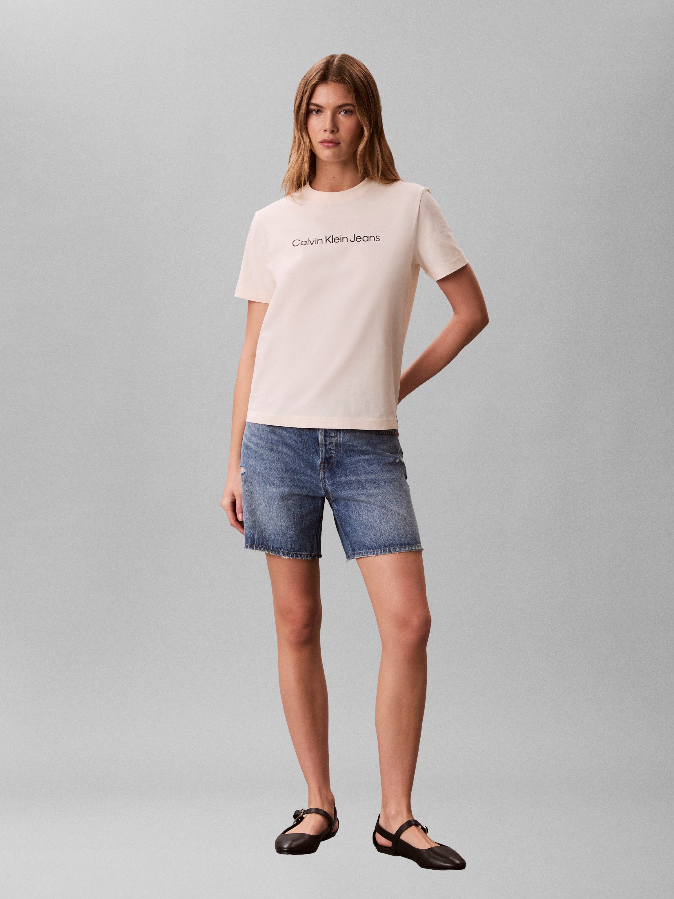 Calvin Klein Jeans T-Shirt mit Logoschriftzug – Bild 5 von 5