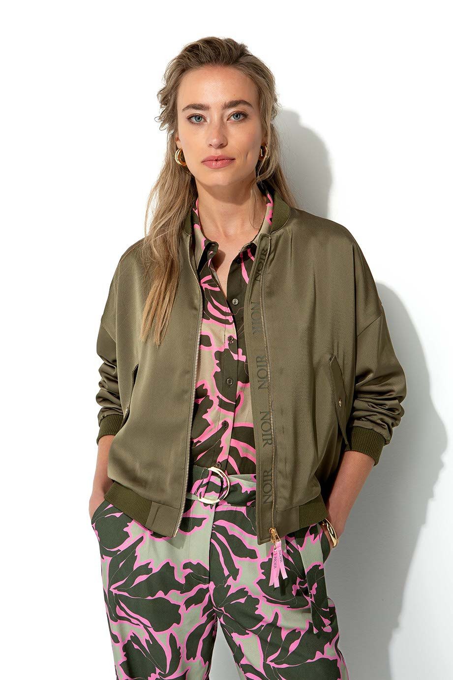 CATNOIR Blusenblazer Blouson in Satin Khaki