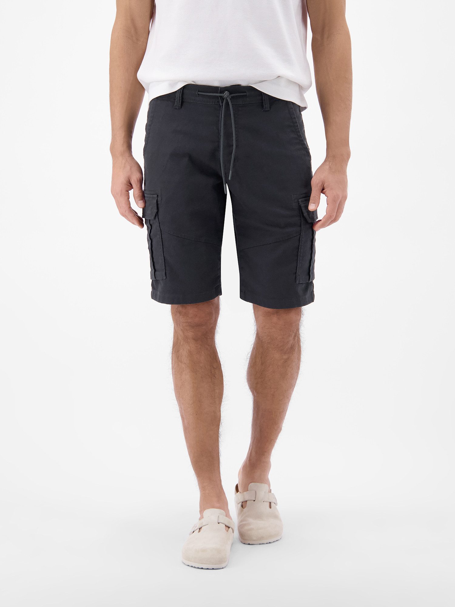Cargohose Maskuline Cargo-Bermuda mit Tunnelzug und Gürtelschlaufen