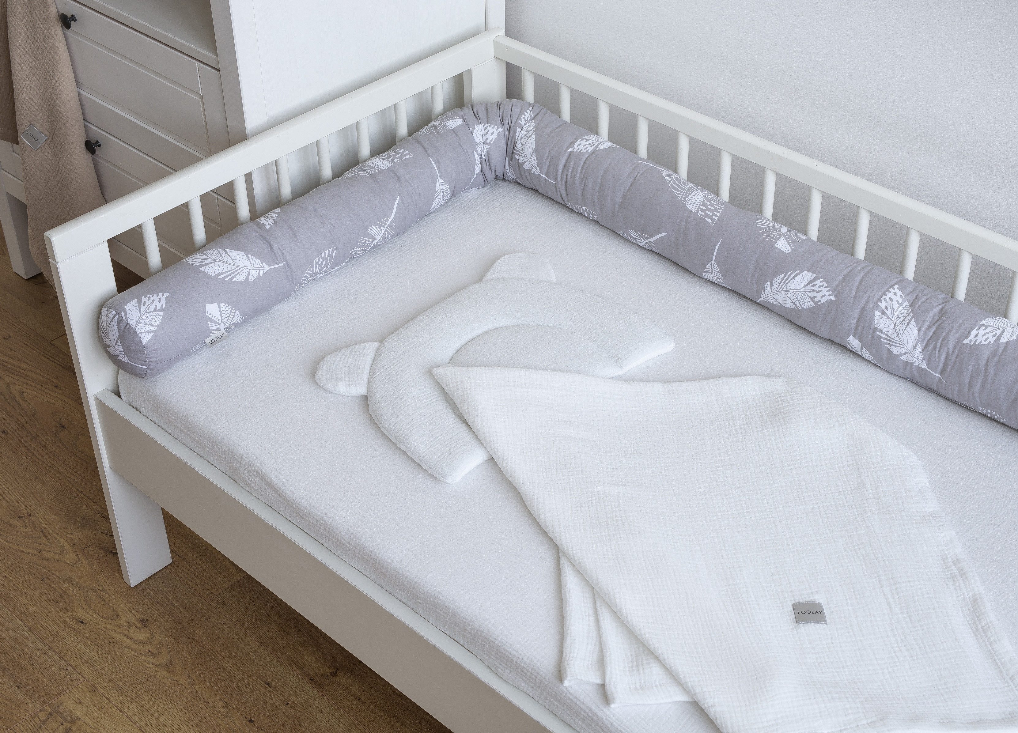 Loolay Nestchenschlange FEDER GRAU Baumwolle Multifunktion PREMIUM Bettschlange Schlange, (Bettumrandung Krabbeldecke Babybett Umrandung Schlange Bett Kopfschutz, Zierkissen Bettrolle Dekokissen Zugluftstopper - Super GESCHENK), LOOLAY® - 100% Europäische Stoffe und Kleinserien-Nähen!