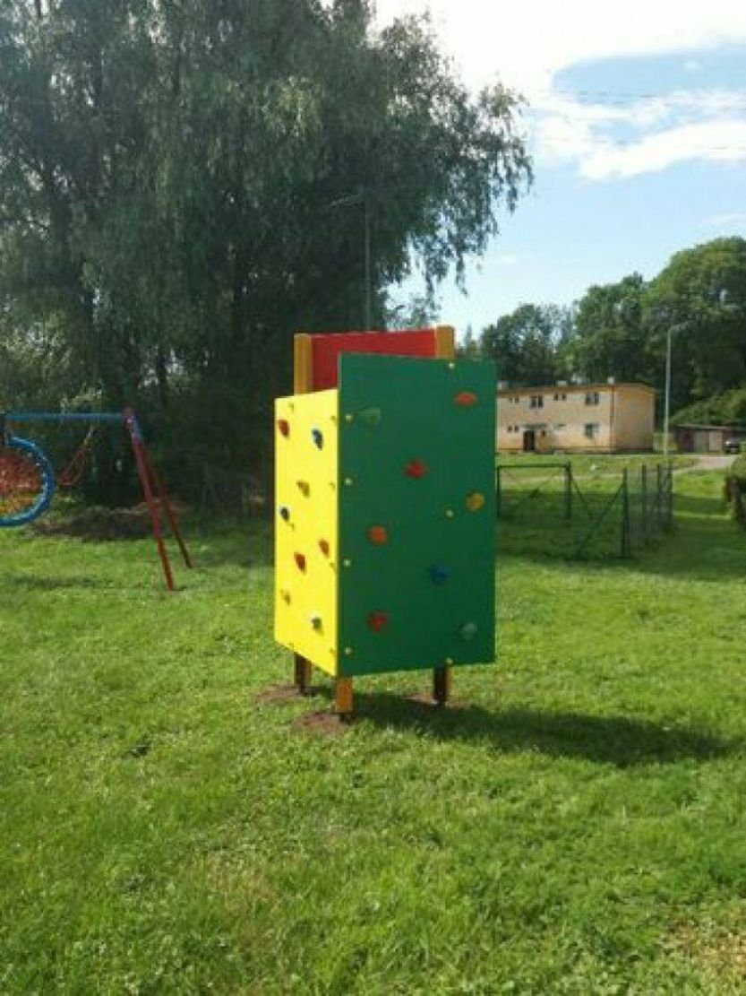 JVmoebel Kletterwand, Spielplatz Geräte Kinderkarussell Drehplatte Karussell Ringelreiten Made in EU