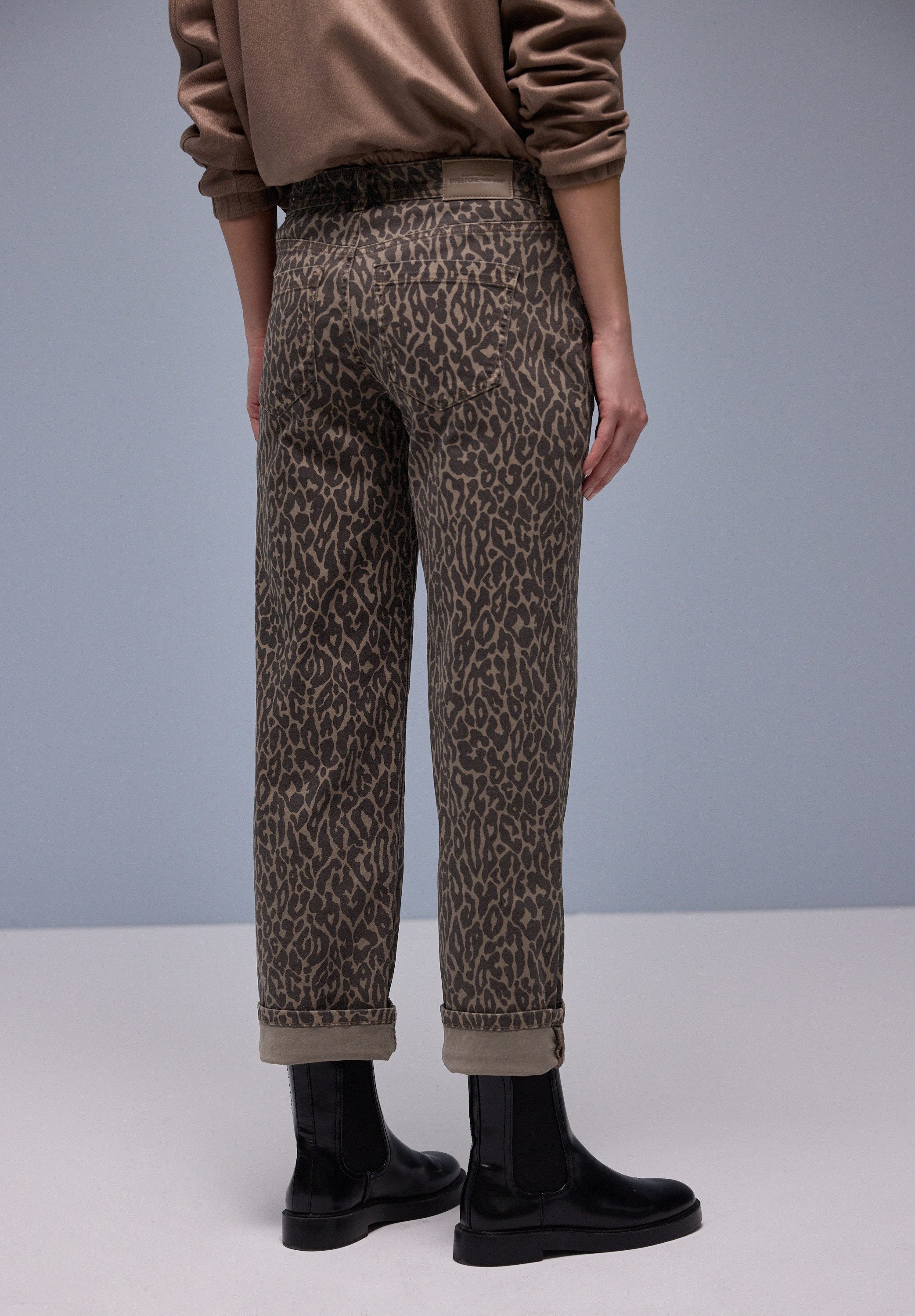 STREET ONE Straight-Jeans Style Amalia im Leo-Look