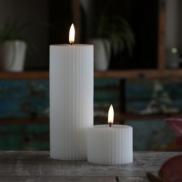 UYUNI Lighting LED-Kerze Thea Uyuni mit Rillen Timer bis 400Std. D: 5,8cm H:15,2cm gerillt weiß (1-tlg)