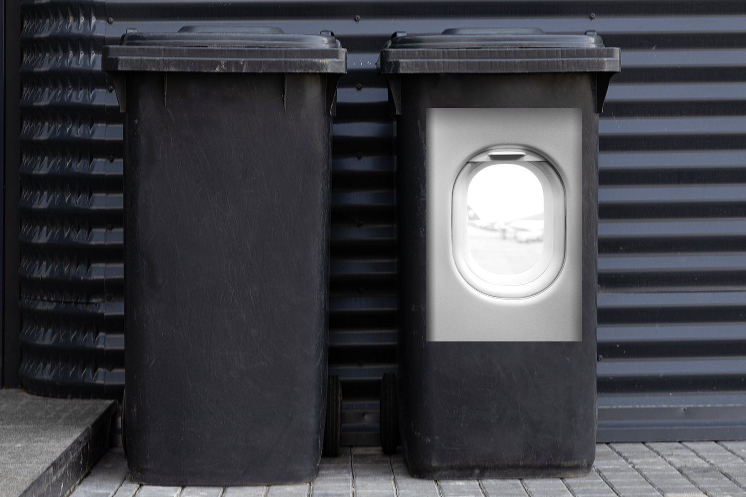 MuchoWow Wandsticker Abfalbehälter Container, und - dem Mülleimer-aufkleber, Sticker, Mülltonne, Blick weiß aus Flugzeugfenster (1 schwarz St),