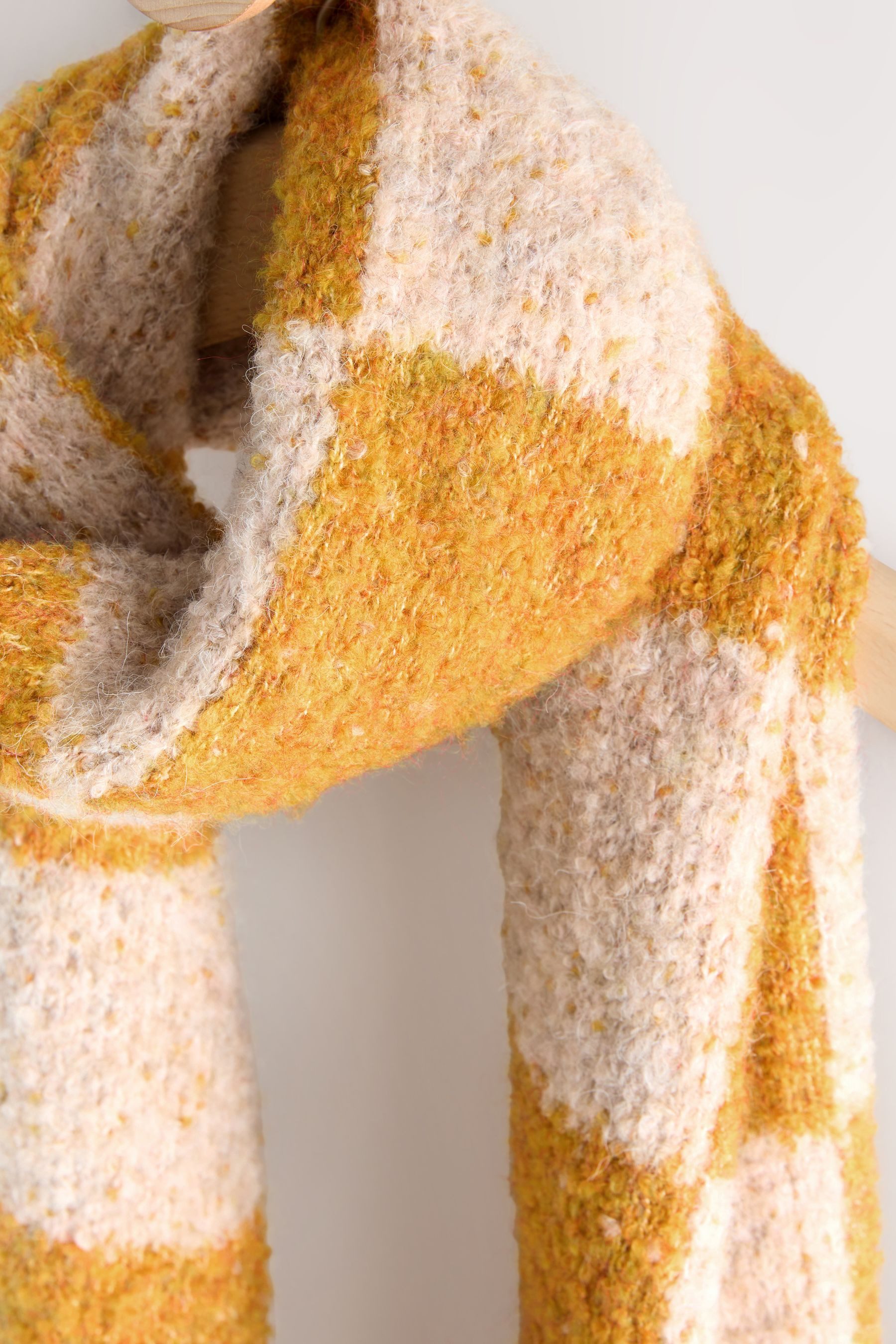 Next Schal Schwerer Bouclé-Strickschal mit Schachbrettmuster, (1-St) günstig online kaufen