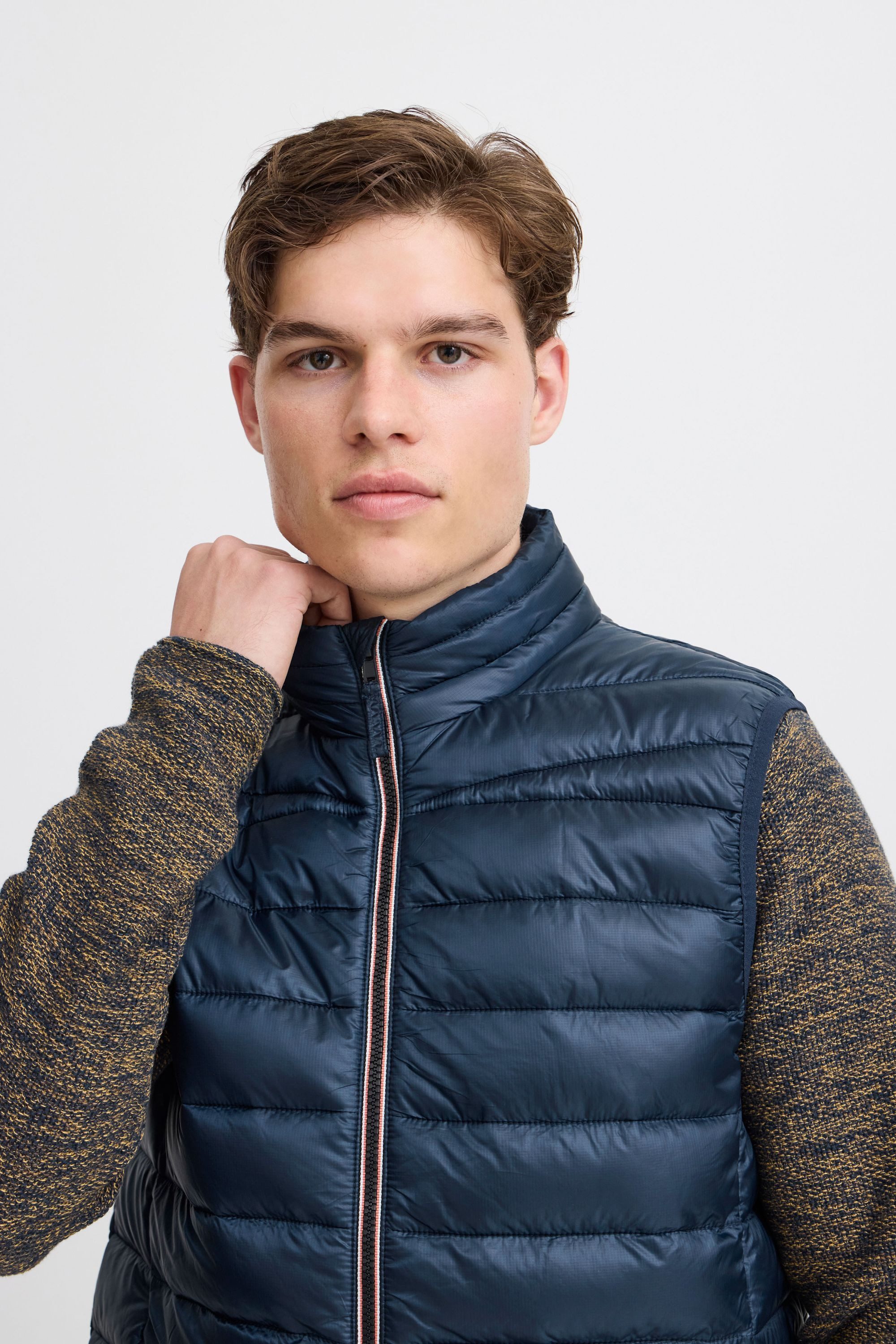 Blend Steppweste BHOuterwear Stilvolle Basic Steppweste mit Taschen