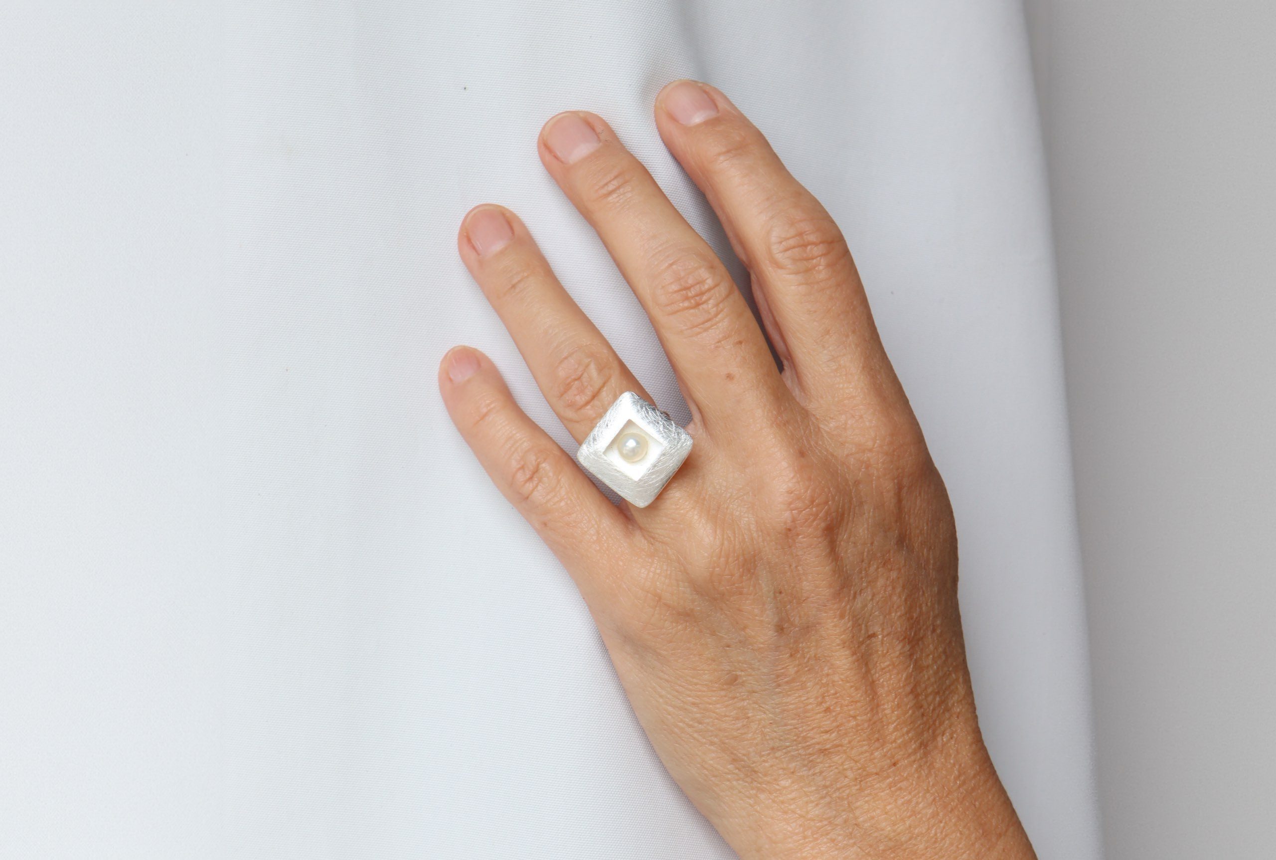 SILBERMOOS Perlenring XL Ring "Quadrat mit Perle", 925 Sterling Silber