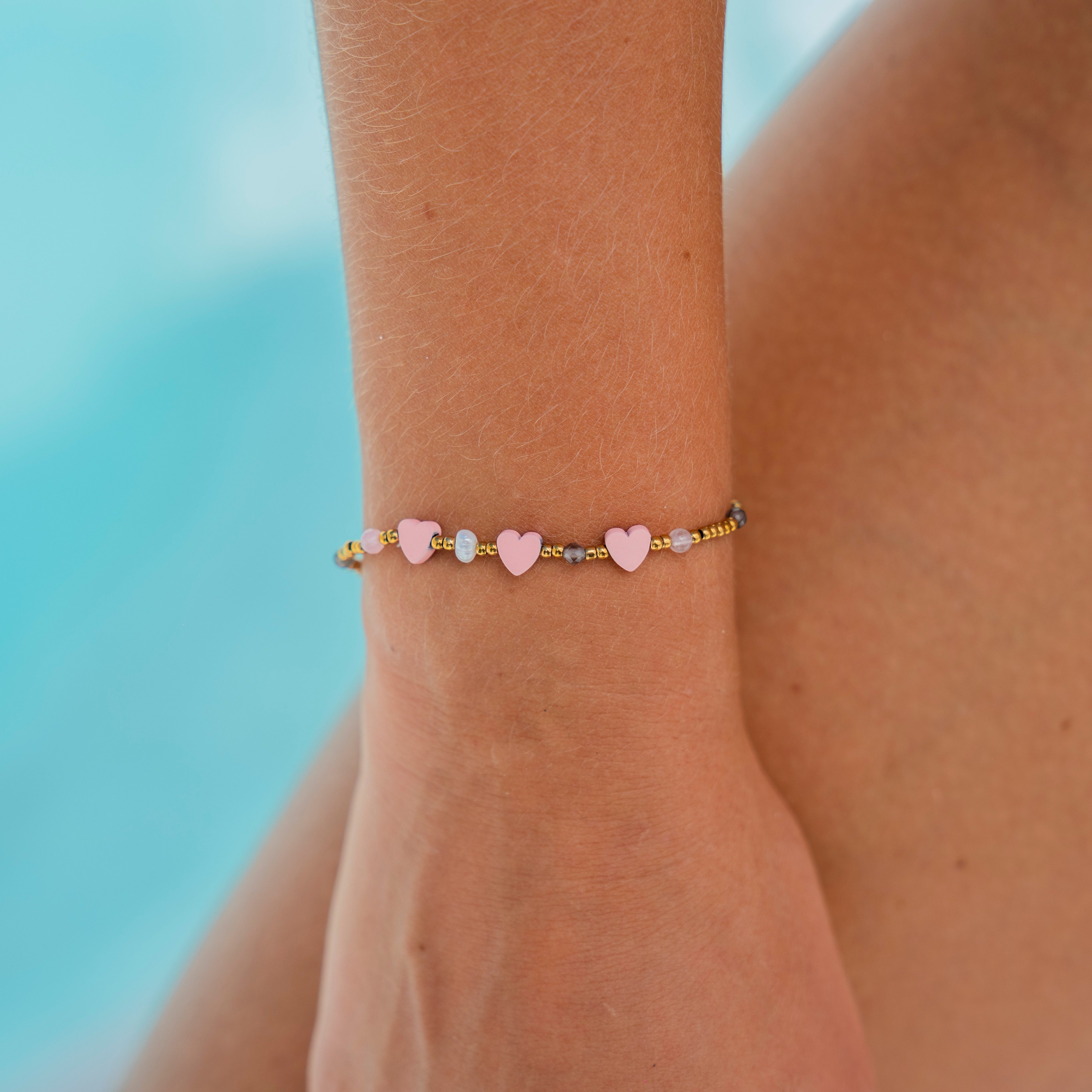 Made by Nami Armband Elastisches Damen Armband mit Perlen und Herzen goldfa günstig online kaufen