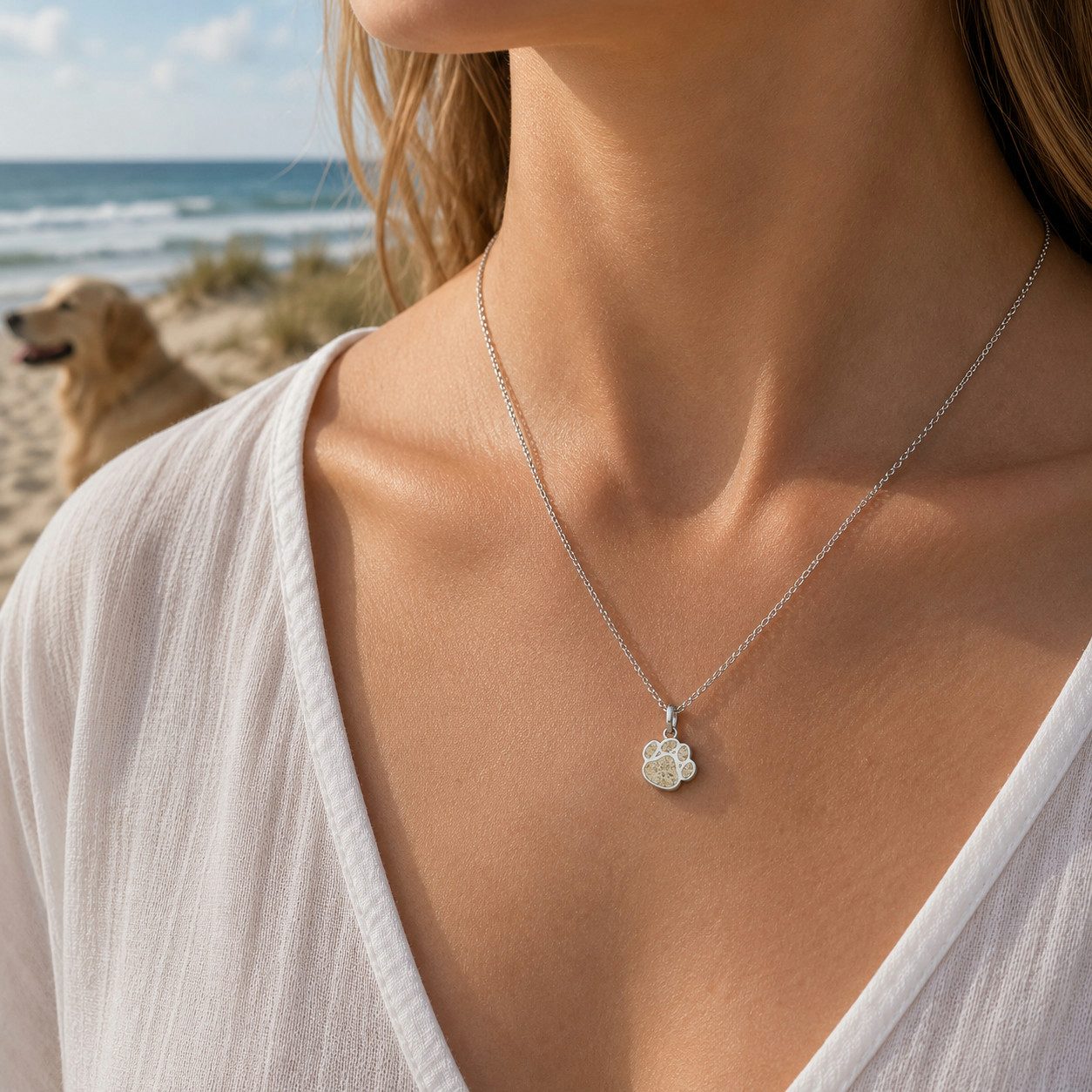 Kette mit Anhänger Halskette K2956 „Pfote“ – Strandsand & Silber – 45 cm – Tiermotiv