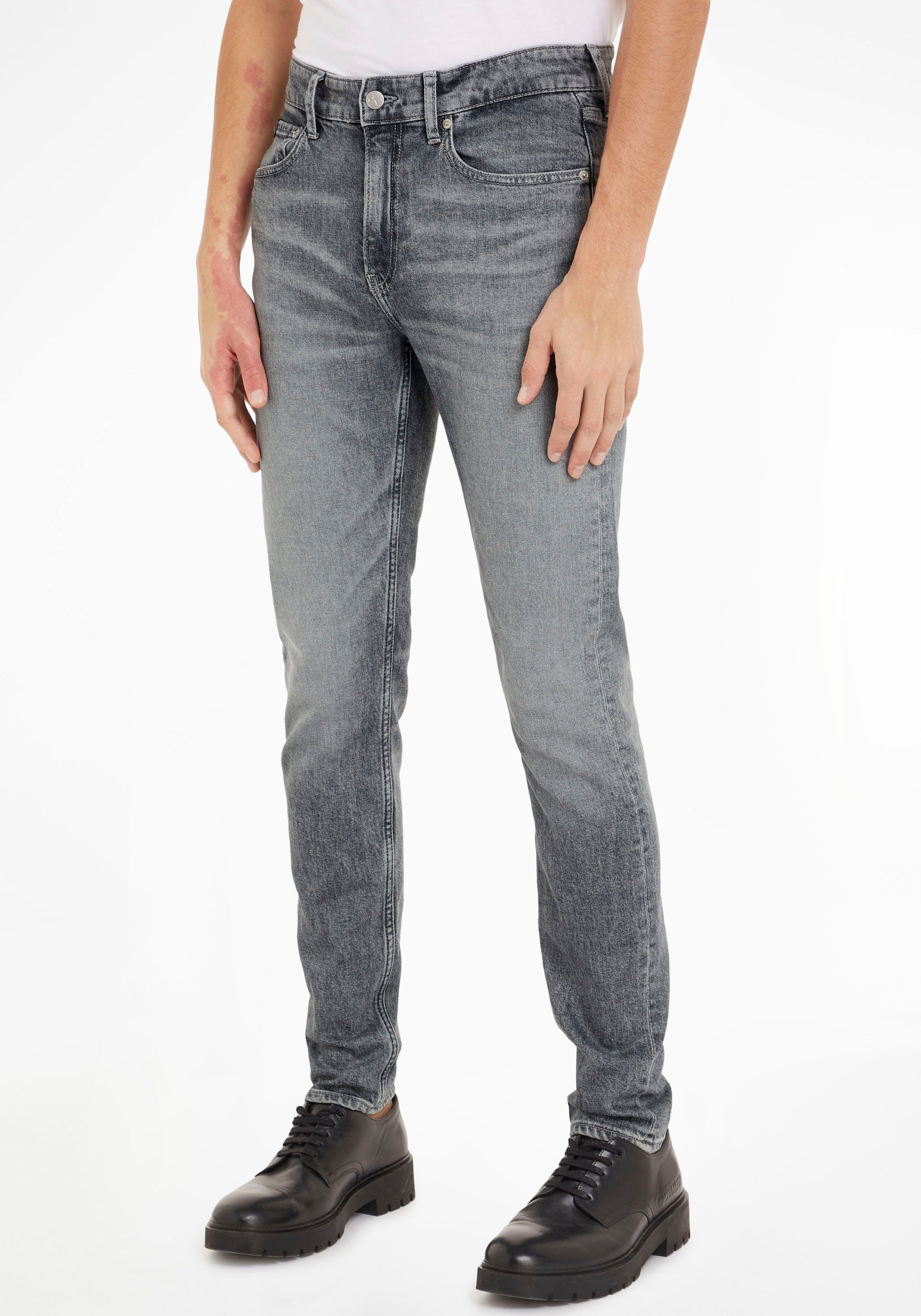 Calvin Klein Jeans Tapered-fit-Jeans SLIM TAPER mit Leder-Badge Denim_Grey 1BZ