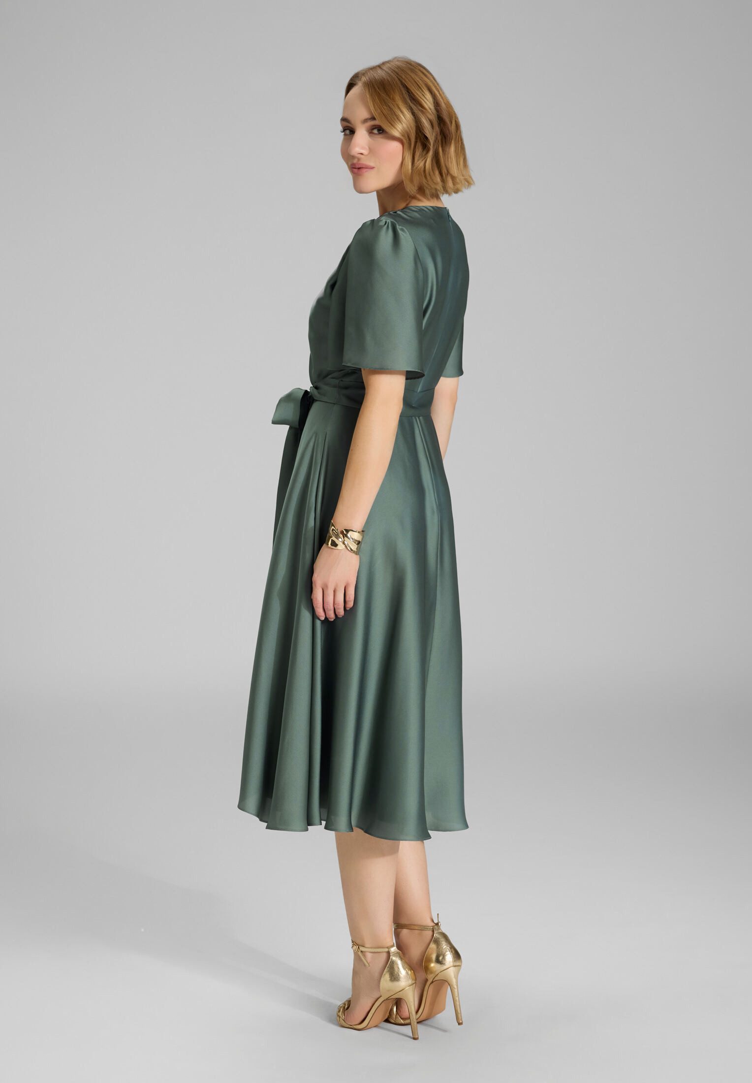 SWING Cocktailkleid Taillierter Schnitt mit fließendem Rockteil günstig online kaufen